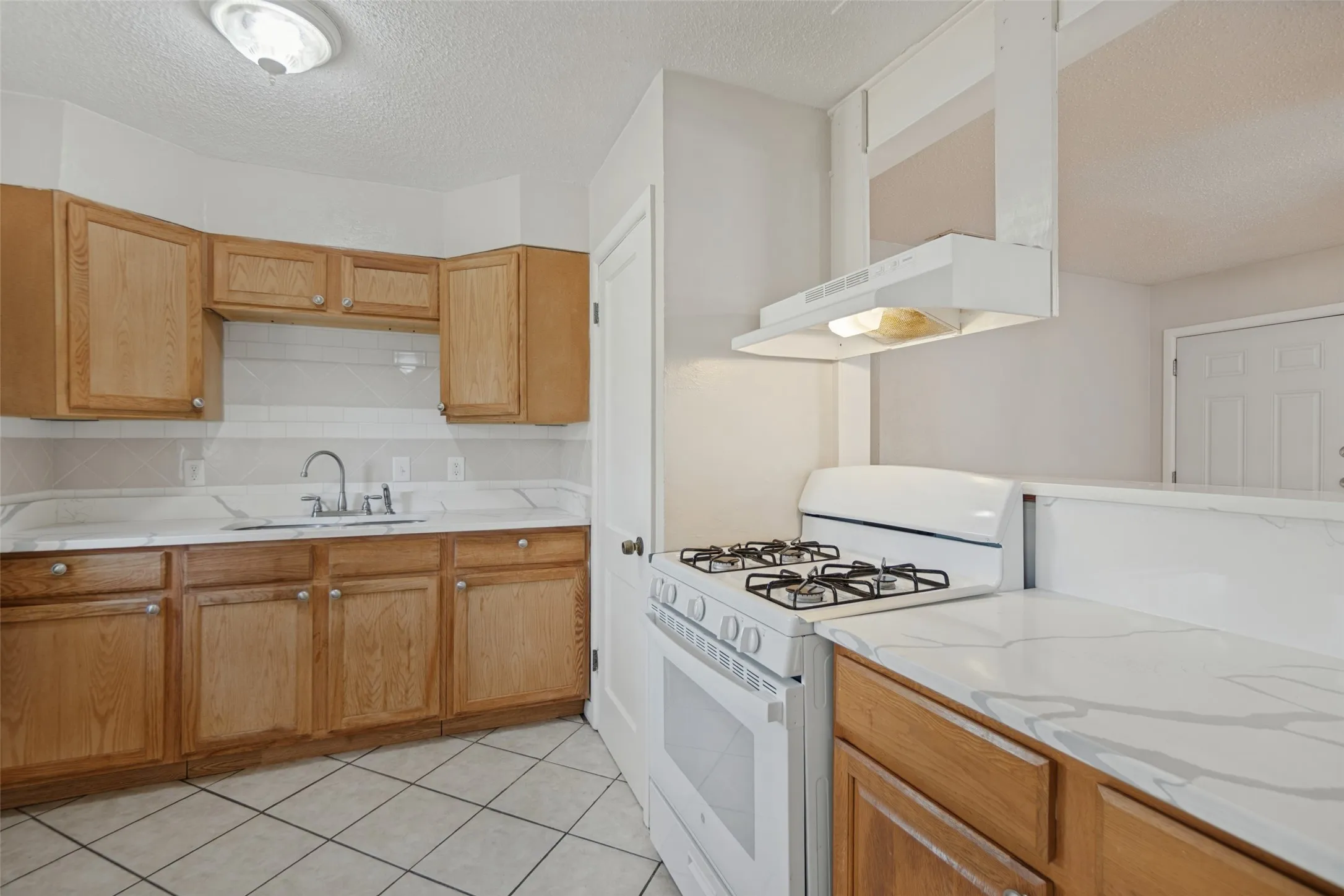 Single Family Residence For Rent in Dallas County , 10618 Sylvia Drive, Dallas, Texas 75228, 2 Bedroom, 1 Bathroom, Garage spaces, 1,077 Sqft, built in 1951, mls#21381931, Real Estate Agent in Dallas, Homes For Rent in Dallas county, Homes For Rent in Dallas, Realtor in Dallas Texas, Real Estate Brokerage Independent Realty Texas, Luminita Cordes Realtor