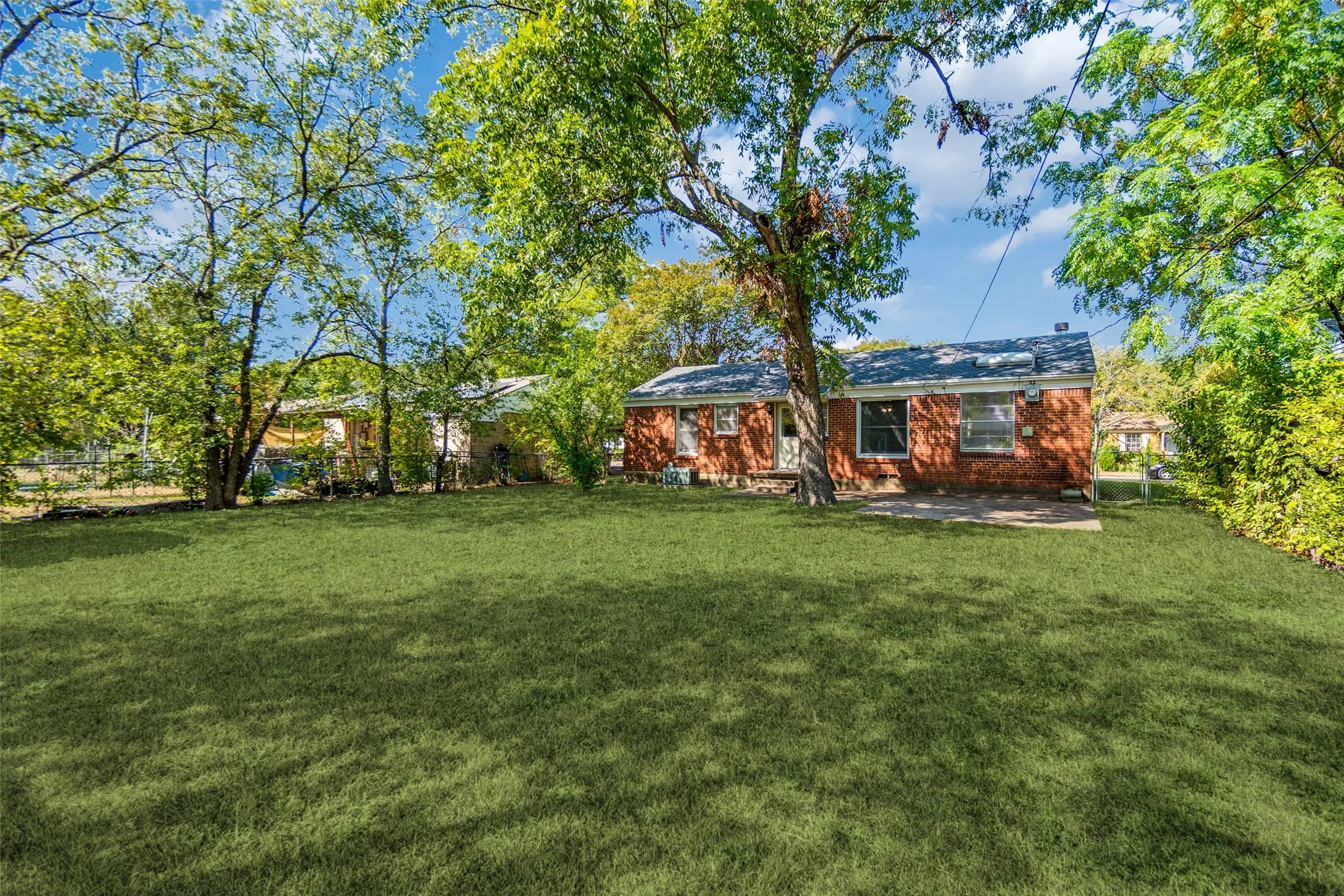 Single Family Residence For Rent in Dallas County , 10618 Sylvia Drive, Dallas, Texas 75228, 2 Bedroom, 1 Bathroom, Garage spaces, 1,077 Sqft, built in 1951, mls#21381931, Real Estate Agent in Dallas, Homes For Rent in Dallas county, Homes For Rent in Dallas, Realtor in Dallas Texas, Real Estate Brokerage Independent Realty Texas, Luminita Cordes Realtor
