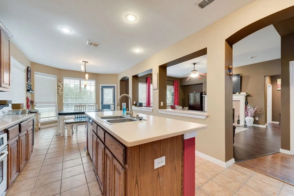 Single Family Residence For Sale in Dallas County , 6011 Crestridge Lane, Sachse, Texas 75048, 4 Bedroom, 4 Bathroom, 2 Garage spaces, 3,228 Sqft, built in 2004, mls#21409113, Real Estate Agent in Sachse, Homes For Sale in Dallas county, Homes For Sale in Sachse, Realtor in Sachse Texas, Real Estate Brokerage Independent Realty Texas, Luminita Cordes Realtor