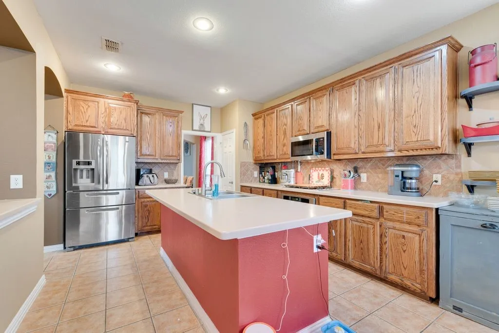 Single Family Residence For Sale in Dallas County , 6011 Crestridge Lane, Sachse, Texas 75048, 4 Bedroom, 4 Bathroom, 2 Garage spaces, 3,228 Sqft, built in 2004, mls#21409113, Real Estate Agent in Sachse, Homes For Sale in Dallas county, Homes For Sale in Sachse, Realtor in Sachse Texas, Real Estate Brokerage Independent Realty Texas, Luminita Cordes Realtor