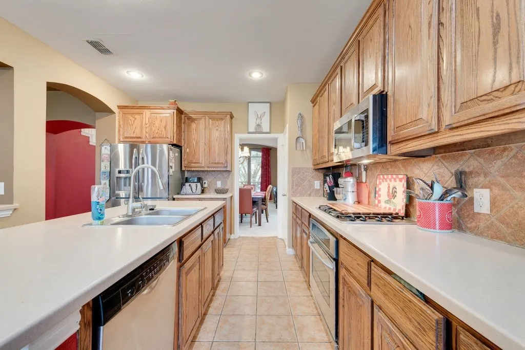 Single Family Residence For Sale in Dallas County , 6011 Crestridge Lane, Sachse, Texas 75048, 4 Bedroom, 4 Bathroom, 2 Garage spaces, 3,228 Sqft, built in 2004, mls#21409113, Real Estate Agent in Sachse, Homes For Sale in Dallas county, Homes For Sale in Sachse, Realtor in Sachse Texas, Real Estate Brokerage Independent Realty Texas, Luminita Cordes Realtor
