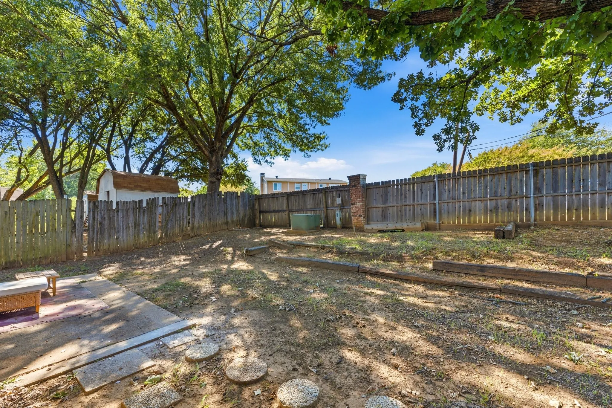 Single Family Residence For Sale in Denton County , 1933 Pin Oak Drive, Flower Mound, Texas 75028, 3 Bedroom, 2 Bathroom, 2 Garage spaces, 1,513 Sqft, built in 1981, mls#21409062, Real Estate Agent in Flower Mound, Homes For Sale in Denton county, Homes For Sale in Flower Mound, Realtor in Flower Mound Texas, Real Estate Brokerage Independent Realty Texas, Luminita Cordes Realtor