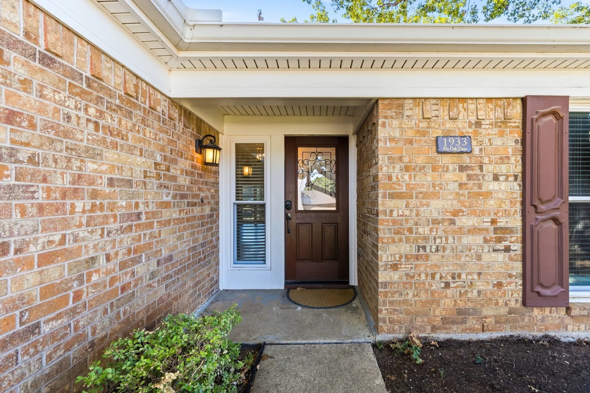 Single Family Residence For Sale in Denton County , 1933 Pin Oak Drive, Flower Mound, Texas 75028, 3 Bedroom, 2 Bathroom, 2 Garage spaces, 1,513 Sqft, built in 1981, mls#21409062, Real Estate Agent in Flower Mound, Homes For Sale in Denton county, Homes For Sale in Flower Mound, Realtor in Flower Mound Texas, Real Estate Brokerage Independent Realty Texas, Luminita Cordes Realtor