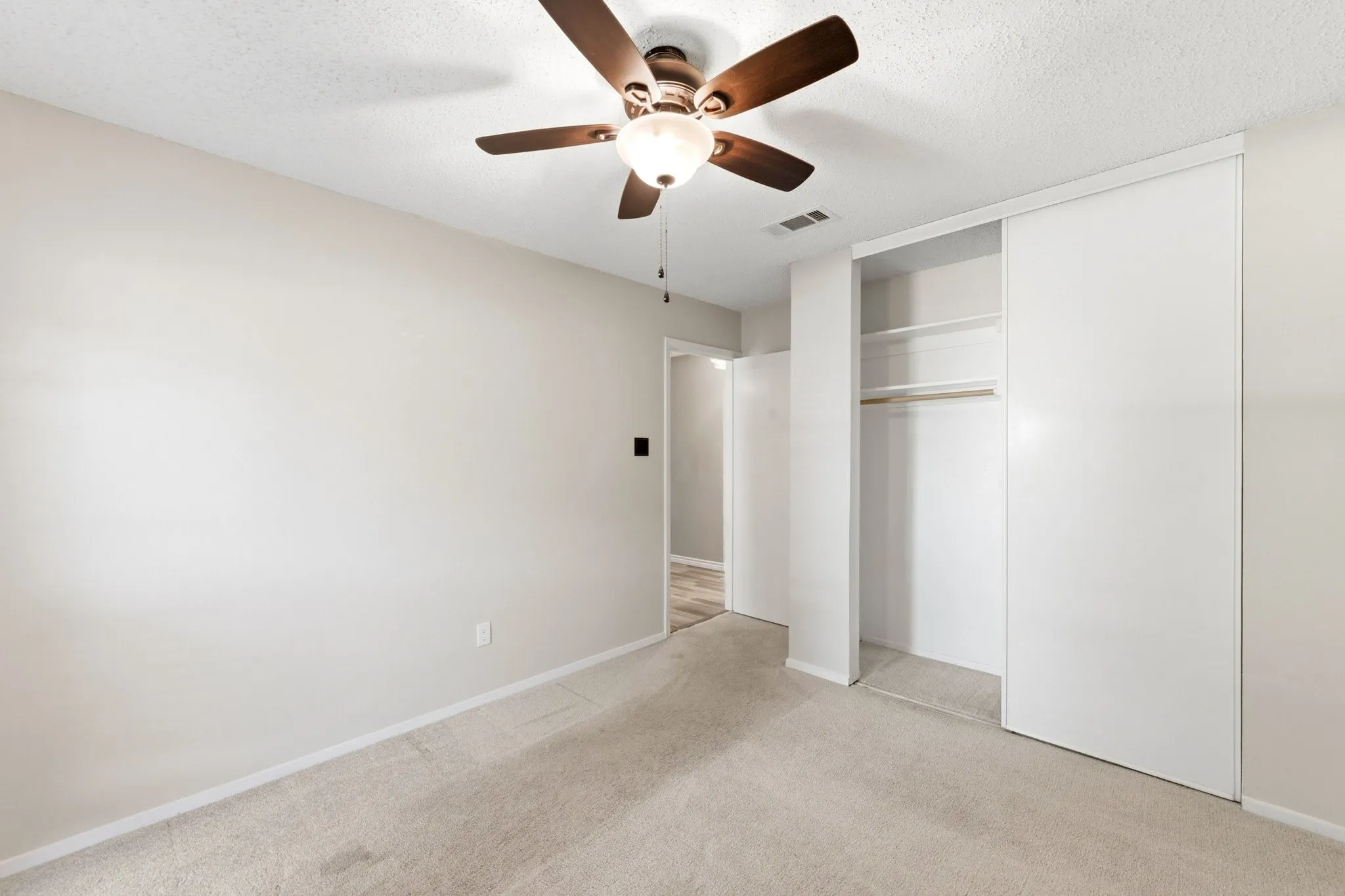 Single Family Residence For Sale in Denton County , 1933 Pin Oak Drive, Flower Mound, Texas 75028, 3 Bedroom, 2 Bathroom, 2 Garage spaces, 1,513 Sqft, built in 1981, mls#21409062, Real Estate Agent in Flower Mound, Homes For Sale in Denton county, Homes For Sale in Flower Mound, Realtor in Flower Mound Texas, Real Estate Brokerage Independent Realty Texas, Luminita Cordes Realtor