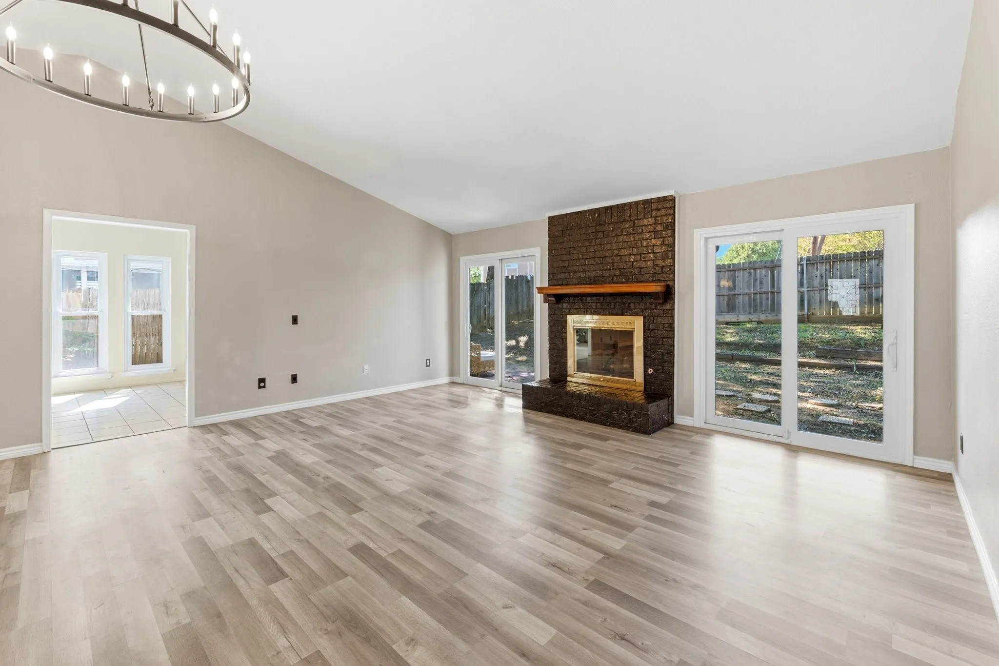 Single Family Residence For Sale in Denton County , 1933 Pin Oak Drive, Flower Mound, Texas 75028, 3 Bedroom, 2 Bathroom, 2 Garage spaces, 1,513 Sqft, built in 1981, mls#21409062, Real Estate Agent in Flower Mound, Homes For Sale in Denton county, Homes For Sale in Flower Mound, Realtor in Flower Mound Texas, Real Estate Brokerage Independent Realty Texas, Luminita Cordes Realtor