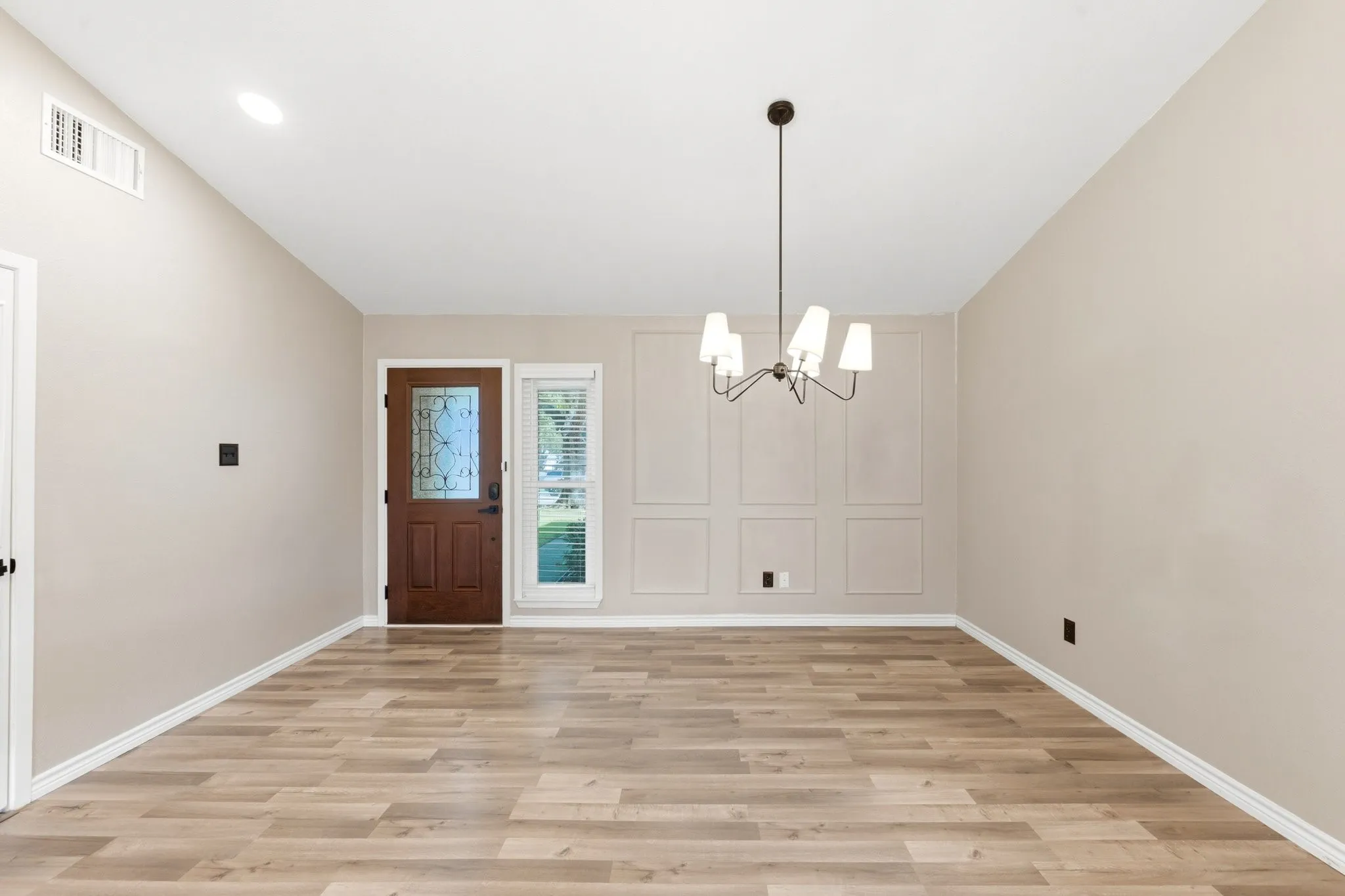 Single Family Residence For Sale in Denton County , 1933 Pin Oak Drive, Flower Mound, Texas 75028, 3 Bedroom, 2 Bathroom, 2 Garage spaces, 1,513 Sqft, built in 1981, mls#21409062, Real Estate Agent in Flower Mound, Homes For Sale in Denton county, Homes For Sale in Flower Mound, Realtor in Flower Mound Texas, Real Estate Brokerage Independent Realty Texas, Luminita Cordes Realtor