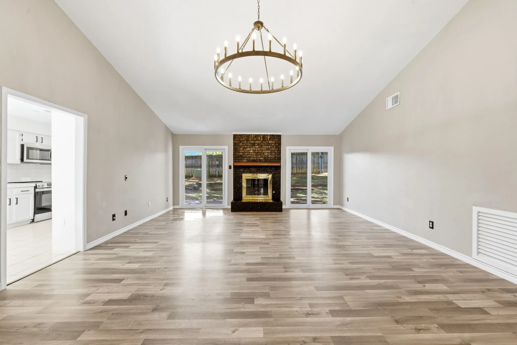 Single Family Residence For Sale in Denton County , 1933 Pin Oak Drive, Flower Mound, Texas 75028, 3 Bedroom, 2 Bathroom, 2 Garage spaces, 1,513 Sqft, built in 1981, mls#21409062, Real Estate Agent in Flower Mound, Homes For Sale in Denton county, Homes For Sale in Flower Mound, Realtor in Flower Mound Texas, Real Estate Brokerage Independent Realty Texas, Luminita Cordes Realtor