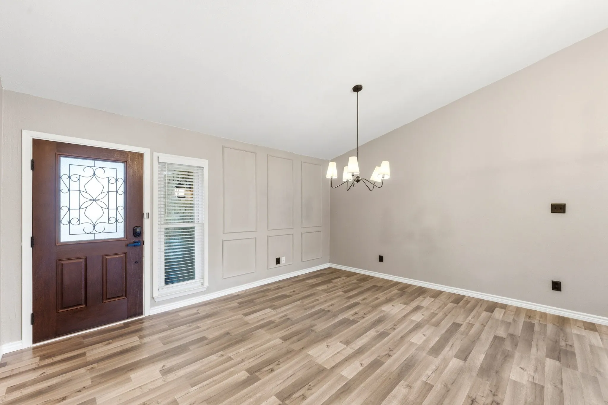 Single Family Residence For Sale in Denton County , 1933 Pin Oak Drive, Flower Mound, Texas 75028, 3 Bedroom, 2 Bathroom, 2 Garage spaces, 1,513 Sqft, built in 1981, mls#21409062, Real Estate Agent in Flower Mound, Homes For Sale in Denton county, Homes For Sale in Flower Mound, Realtor in Flower Mound Texas, Real Estate Brokerage Independent Realty Texas, Luminita Cordes Realtor