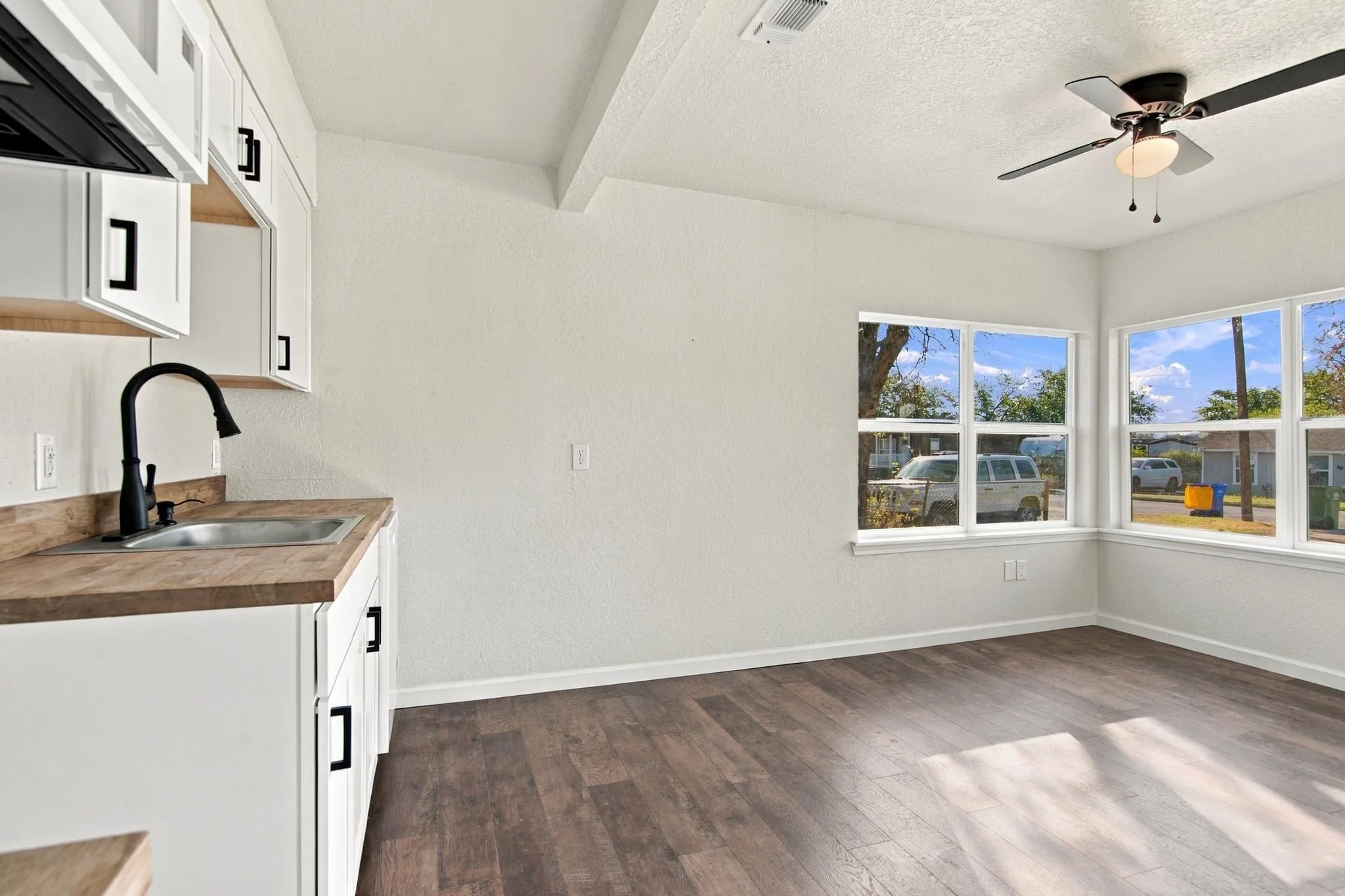 Single Family Residence For Sale in Tarrant County , 8814 Spaugh Court, White Settlement, Texas 76108, 3 Bedroom, 2 Bathroom, Garage spaces, 852 Sqft, built in 1955, mls#21409114, Real Estate Agent in White Settlement, Homes For Sale in Tarrant county, Homes For Sale in White Settlement, Realtor in White Settlement Texas, Real Estate Brokerage Independent Realty Texas, Luminita Cordes Realtor