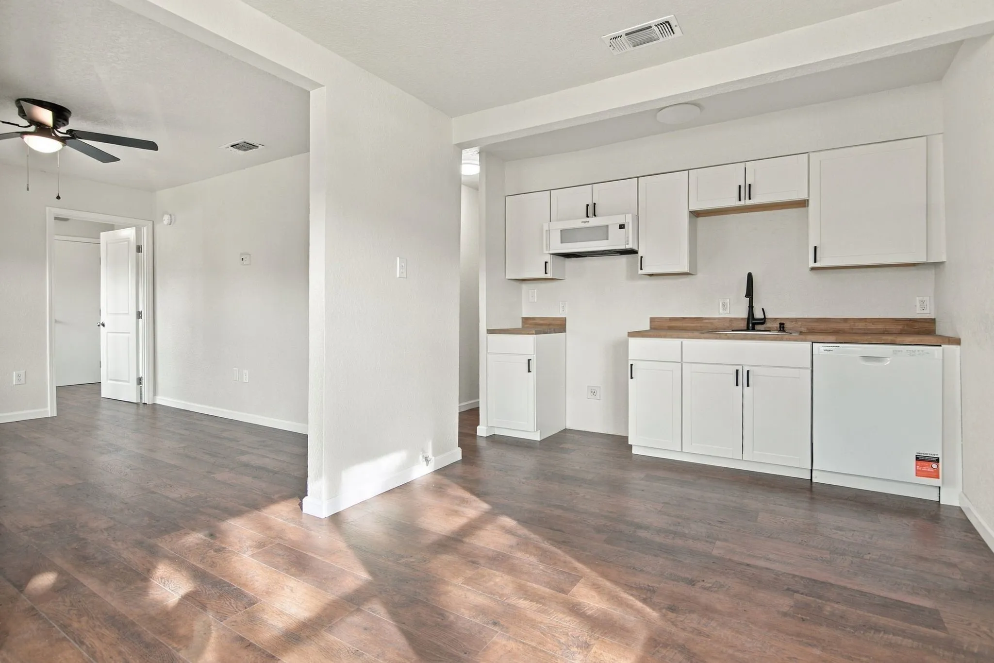 Single Family Residence For Sale in Tarrant County , 8814 Spaugh Court, White Settlement, Texas 76108, 3 Bedroom, 2 Bathroom, Garage spaces, 852 Sqft, built in 1955, mls#21409114, Real Estate Agent in White Settlement, Homes For Sale in Tarrant county, Homes For Sale in White Settlement, Realtor in White Settlement Texas, Real Estate Brokerage Independent Realty Texas, Luminita Cordes Realtor