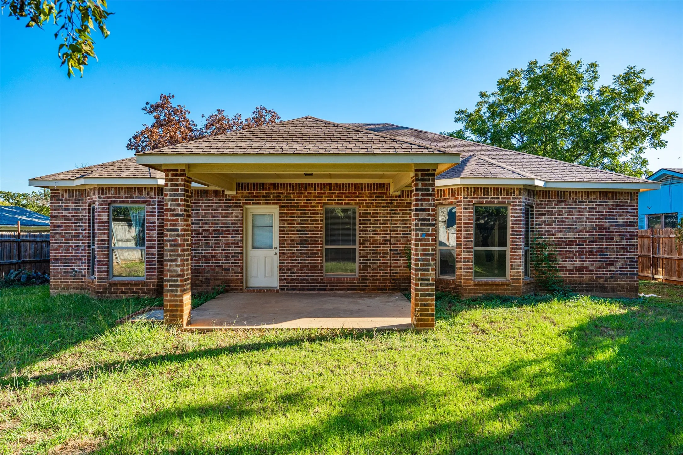 Single Family Residence For Rent in Tarrant County , 4721 Woodview Lane, Forest Hill, Texas 76140, 3 Bedroom, 2 Bathroom, 2 Garage spaces, 1,456 Sqft, built in 2017, mls#21409110, Real Estate Agent in Forest Hill, Homes For Rent in Tarrant county, Homes For Rent in Forest Hill, Realtor in Forest Hill Texas, Real Estate Brokerage Independent Realty Texas, Luminita Cordes Realtor