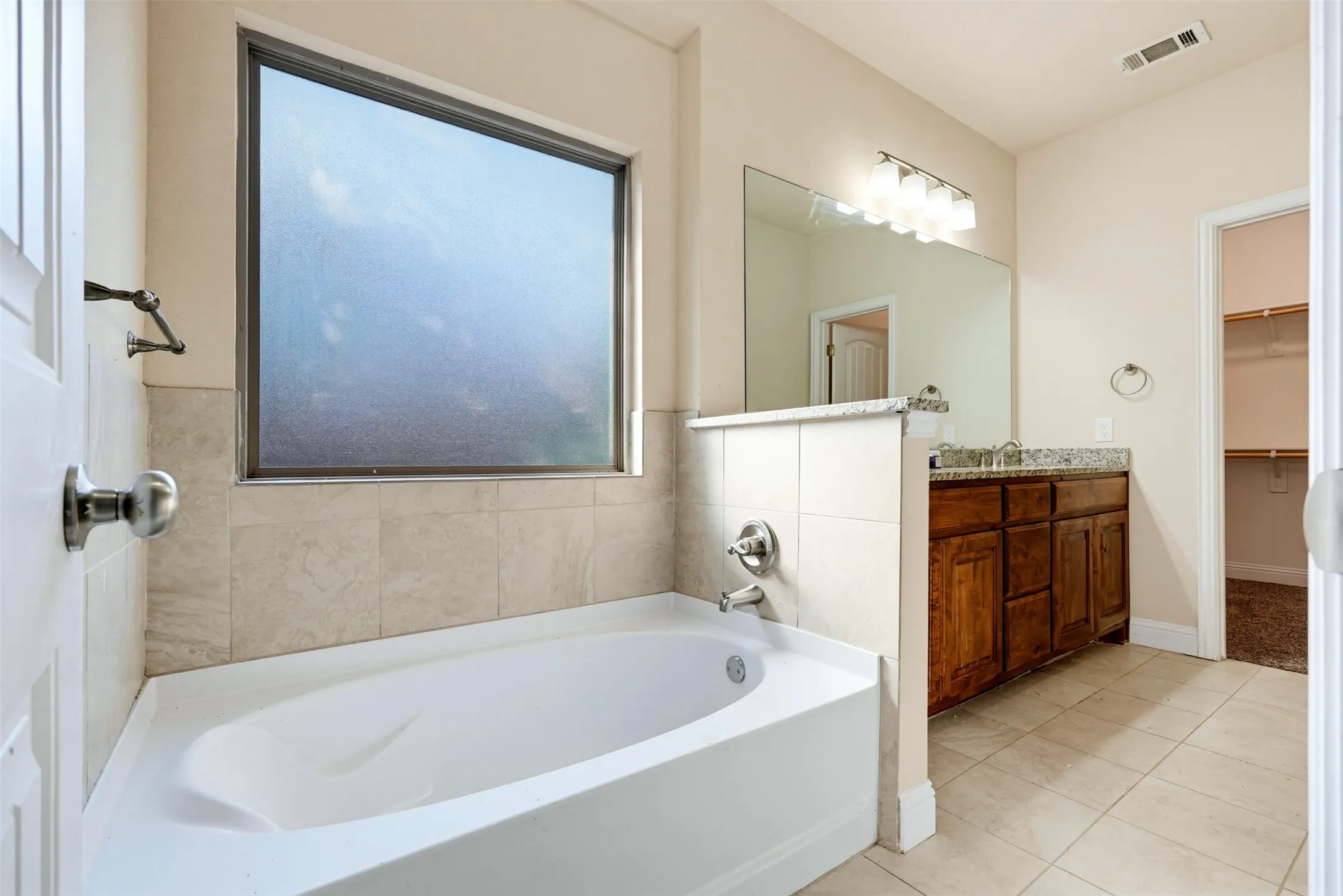 Single Family Residence For Rent in Tarrant County , 4721 Woodview Lane, Forest Hill, Texas 76140, 3 Bedroom, 2 Bathroom, 2 Garage spaces, 1,456 Sqft, built in 2017, mls#21409110, Real Estate Agent in Forest Hill, Homes For Rent in Tarrant county, Homes For Rent in Forest Hill, Realtor in Forest Hill Texas, Real Estate Brokerage Independent Realty Texas, Luminita Cordes Realtor