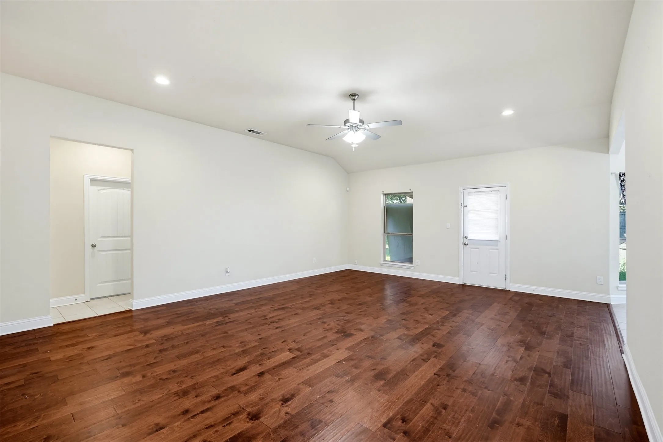 Single Family Residence For Rent in Tarrant County , 4721 Woodview Lane, Forest Hill, Texas 76140, 3 Bedroom, 2 Bathroom, 2 Garage spaces, 1,456 Sqft, built in 2017, mls#21409110, Real Estate Agent in Forest Hill, Homes For Rent in Tarrant county, Homes For Rent in Forest Hill, Realtor in Forest Hill Texas, Real Estate Brokerage Independent Realty Texas, Luminita Cordes Realtor