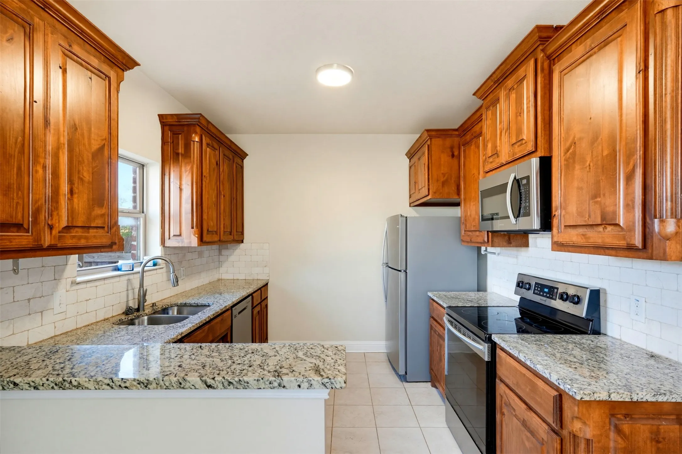 Single Family Residence For Rent in Tarrant County , 4721 Woodview Lane, Forest Hill, Texas 76140, 3 Bedroom, 2 Bathroom, 2 Garage spaces, 1,456 Sqft, built in 2017, mls#21409110, Real Estate Agent in Forest Hill, Homes For Rent in Tarrant county, Homes For Rent in Forest Hill, Realtor in Forest Hill Texas, Real Estate Brokerage Independent Realty Texas, Luminita Cordes Realtor