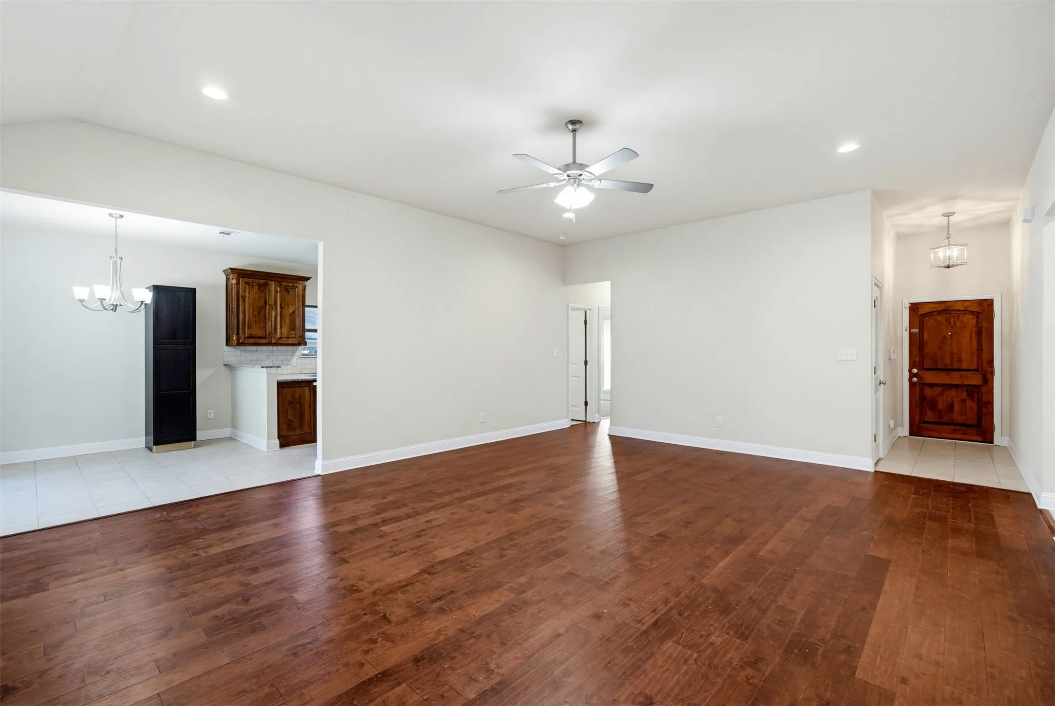 Single Family Residence For Rent in Tarrant County , 4721 Woodview Lane, Forest Hill, Texas 76140, 3 Bedroom, 2 Bathroom, 2 Garage spaces, 1,456 Sqft, built in 2017, mls#21409110, Real Estate Agent in Forest Hill, Homes For Rent in Tarrant county, Homes For Rent in Forest Hill, Realtor in Forest Hill Texas, Real Estate Brokerage Independent Realty Texas, Luminita Cordes Realtor