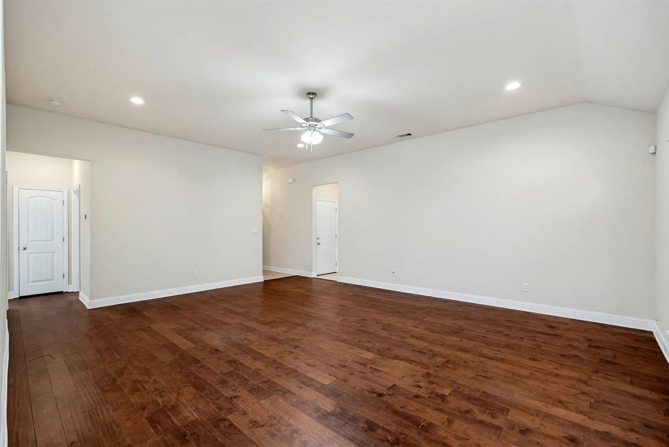 Single Family Residence For Rent in Tarrant County , 4721 Woodview Lane, Forest Hill, Texas 76140, 3 Bedroom, 2 Bathroom, 2 Garage spaces, 1,456 Sqft, built in 2017, mls#21409110, Real Estate Agent in Forest Hill, Homes For Rent in Tarrant county, Homes For Rent in Forest Hill, Realtor in Forest Hill Texas, Real Estate Brokerage Independent Realty Texas, Luminita Cordes Realtor