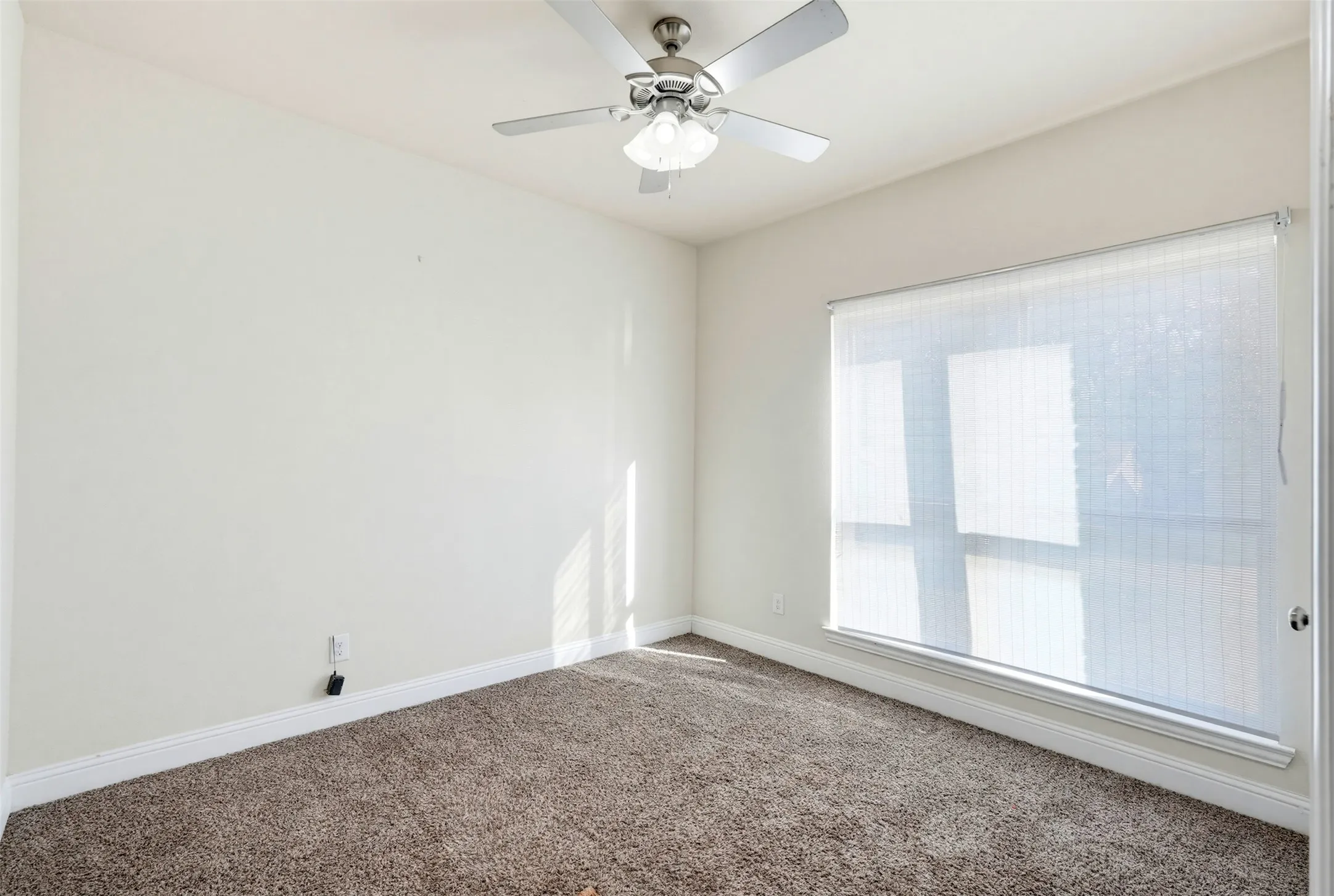 Single Family Residence For Rent in Tarrant County , 4721 Woodview Lane, Forest Hill, Texas 76140, 3 Bedroom, 2 Bathroom, 2 Garage spaces, 1,456 Sqft, built in 2017, mls#21409110, Real Estate Agent in Forest Hill, Homes For Rent in Tarrant county, Homes For Rent in Forest Hill, Realtor in Forest Hill Texas, Real Estate Brokerage Independent Realty Texas, Luminita Cordes Realtor