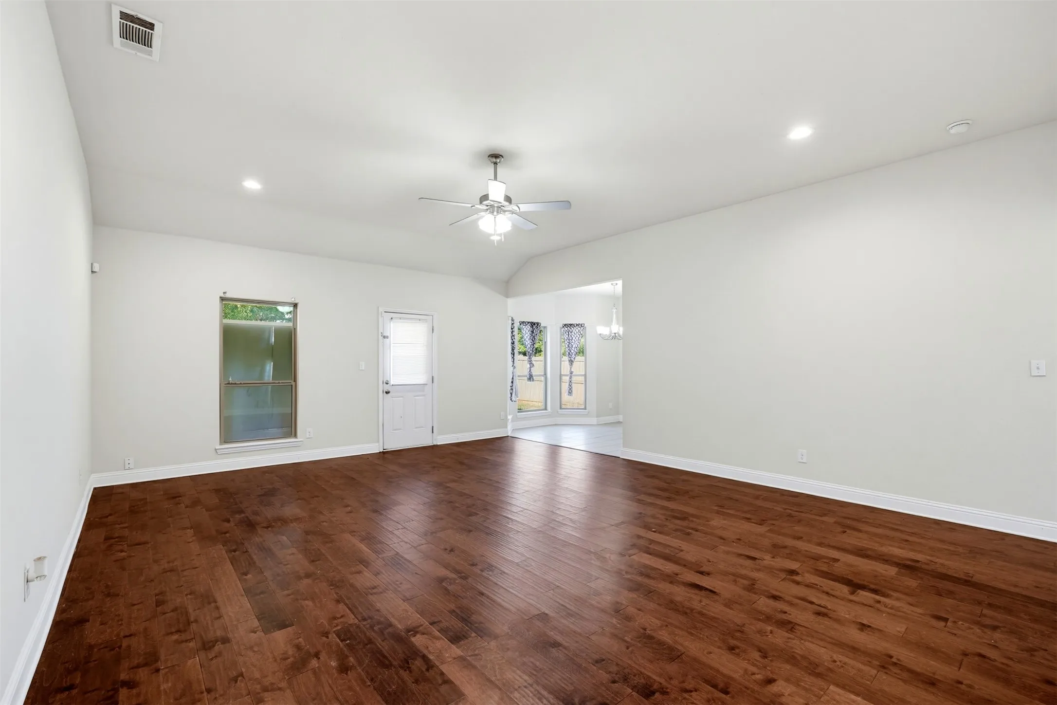 Single Family Residence For Rent in Tarrant County , 4721 Woodview Lane, Forest Hill, Texas 76140, 3 Bedroom, 2 Bathroom, 2 Garage spaces, 1,456 Sqft, built in 2017, mls#21409110, Real Estate Agent in Forest Hill, Homes For Rent in Tarrant county, Homes For Rent in Forest Hill, Realtor in Forest Hill Texas, Real Estate Brokerage Independent Realty Texas, Luminita Cordes Realtor