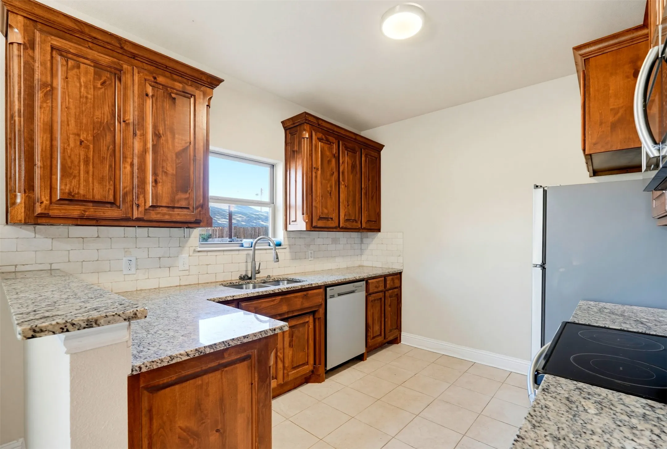 Single Family Residence For Rent in Tarrant County , 4721 Woodview Lane, Forest Hill, Texas 76140, 3 Bedroom, 2 Bathroom, 2 Garage spaces, 1,456 Sqft, built in 2017, mls#21409110, Real Estate Agent in Forest Hill, Homes For Rent in Tarrant county, Homes For Rent in Forest Hill, Realtor in Forest Hill Texas, Real Estate Brokerage Independent Realty Texas, Luminita Cordes Realtor