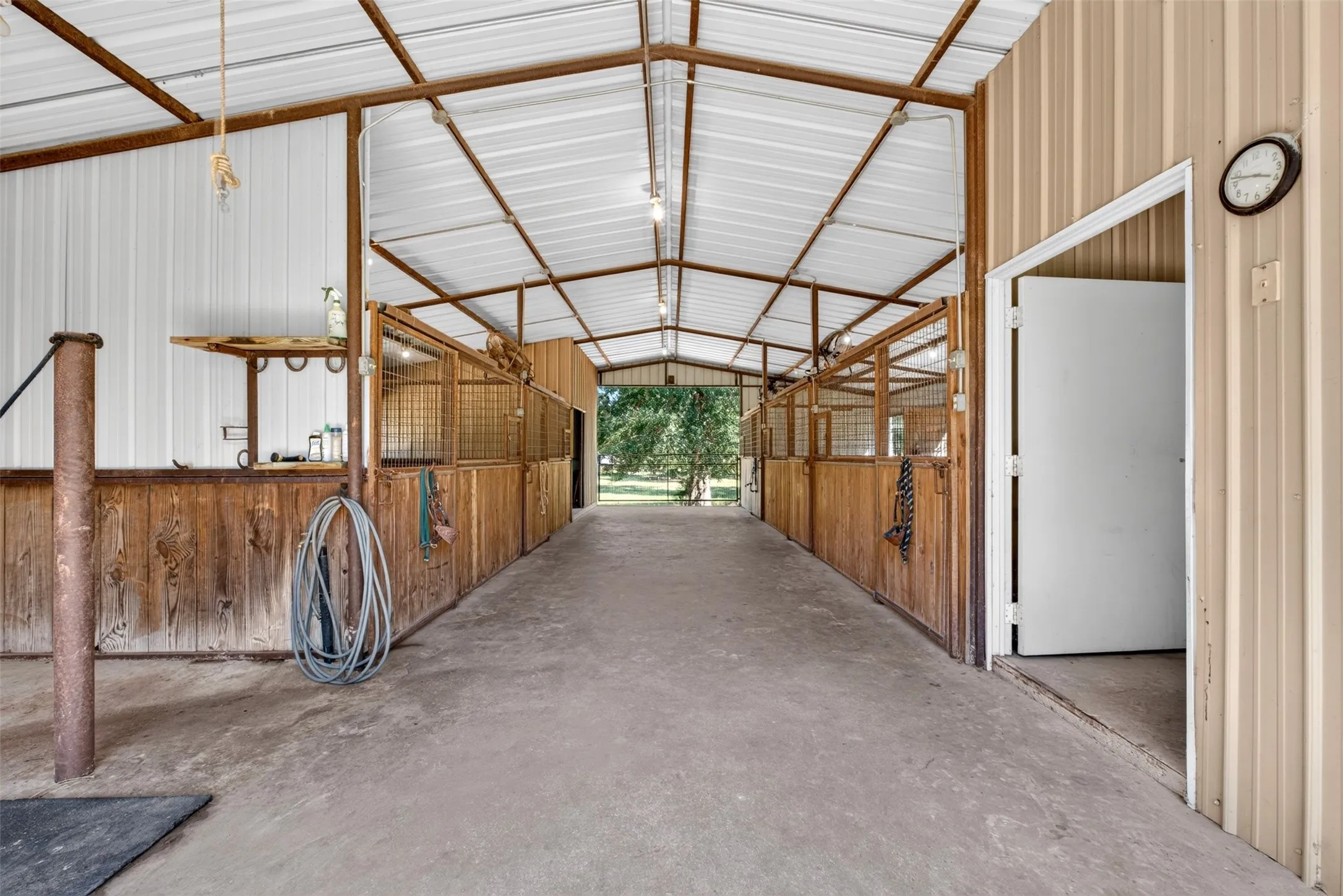 Farm For Sale in Anderson County , 15367 S State Highway 19, Elkhart, Texas 75839, 4 Bedroom, 3 Bathroom, Garage spaces, 2,940 Sqft, built in 2006, mls#21408930, Real Estate Agent in Elkhart, Homes For Sale in Anderson county, Homes For Sale in Elkhart, Realtor in Elkhart Texas, Real Estate Brokerage Independent Realty Texas, Luminita Cordes Realtor