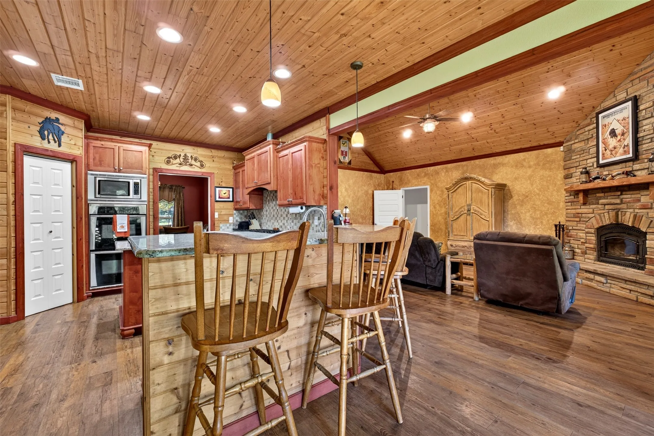 Farm For Sale in Anderson County , 15367 S State Highway 19, Elkhart, Texas 75839, 4 Bedroom, 3 Bathroom, Garage spaces, 2,940 Sqft, built in 2006, mls#21408930, Real Estate Agent in Elkhart, Homes For Sale in Anderson county, Homes For Sale in Elkhart, Realtor in Elkhart Texas, Real Estate Brokerage Independent Realty Texas, Luminita Cordes Realtor