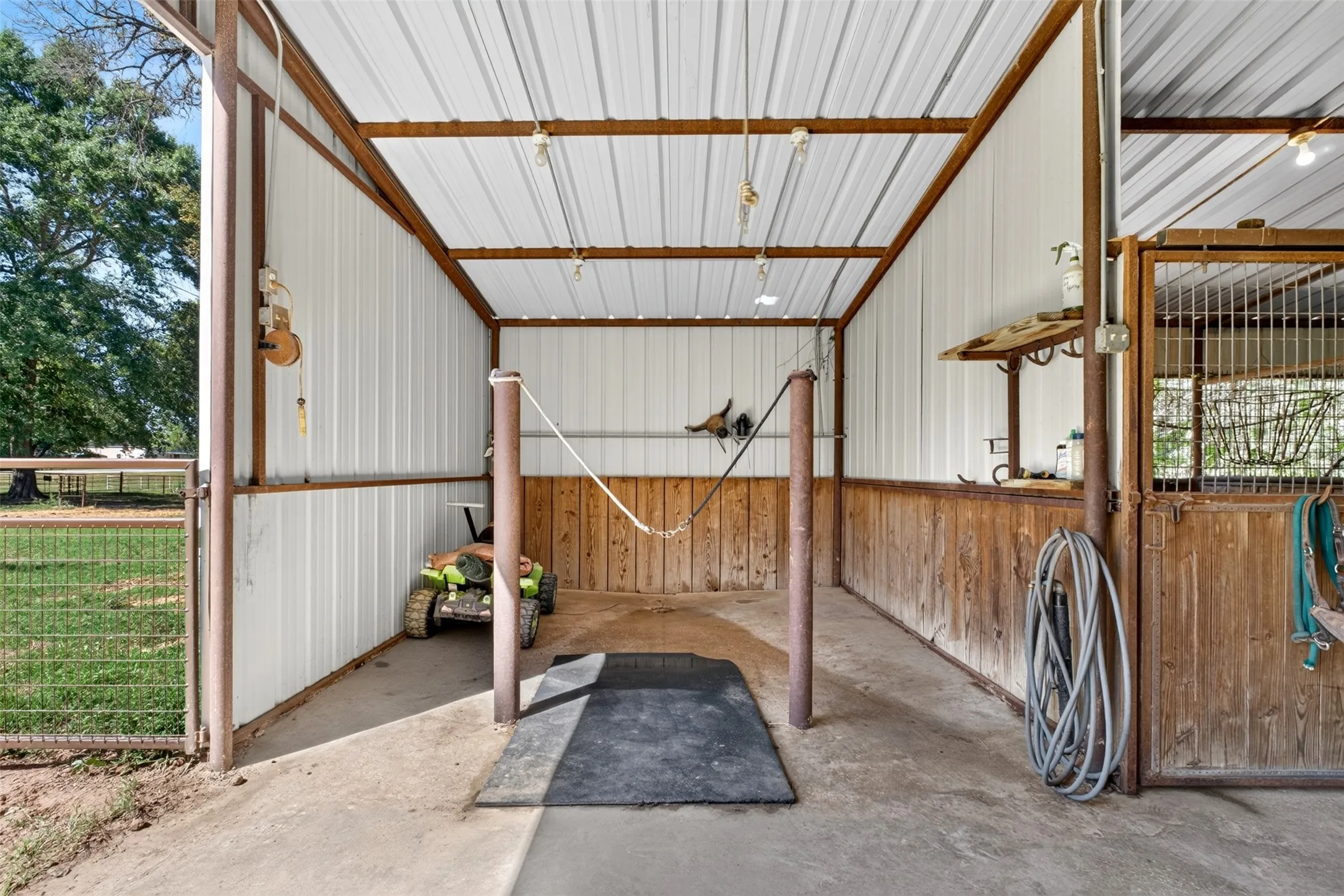 Farm For Sale in Anderson County , 15367 S State Highway 19, Elkhart, Texas 75839, 4 Bedroom, 3 Bathroom, Garage spaces, 2,940 Sqft, built in 2006, mls#21408930, Real Estate Agent in Elkhart, Homes For Sale in Anderson county, Homes For Sale in Elkhart, Realtor in Elkhart Texas, Real Estate Brokerage Independent Realty Texas, Luminita Cordes Realtor