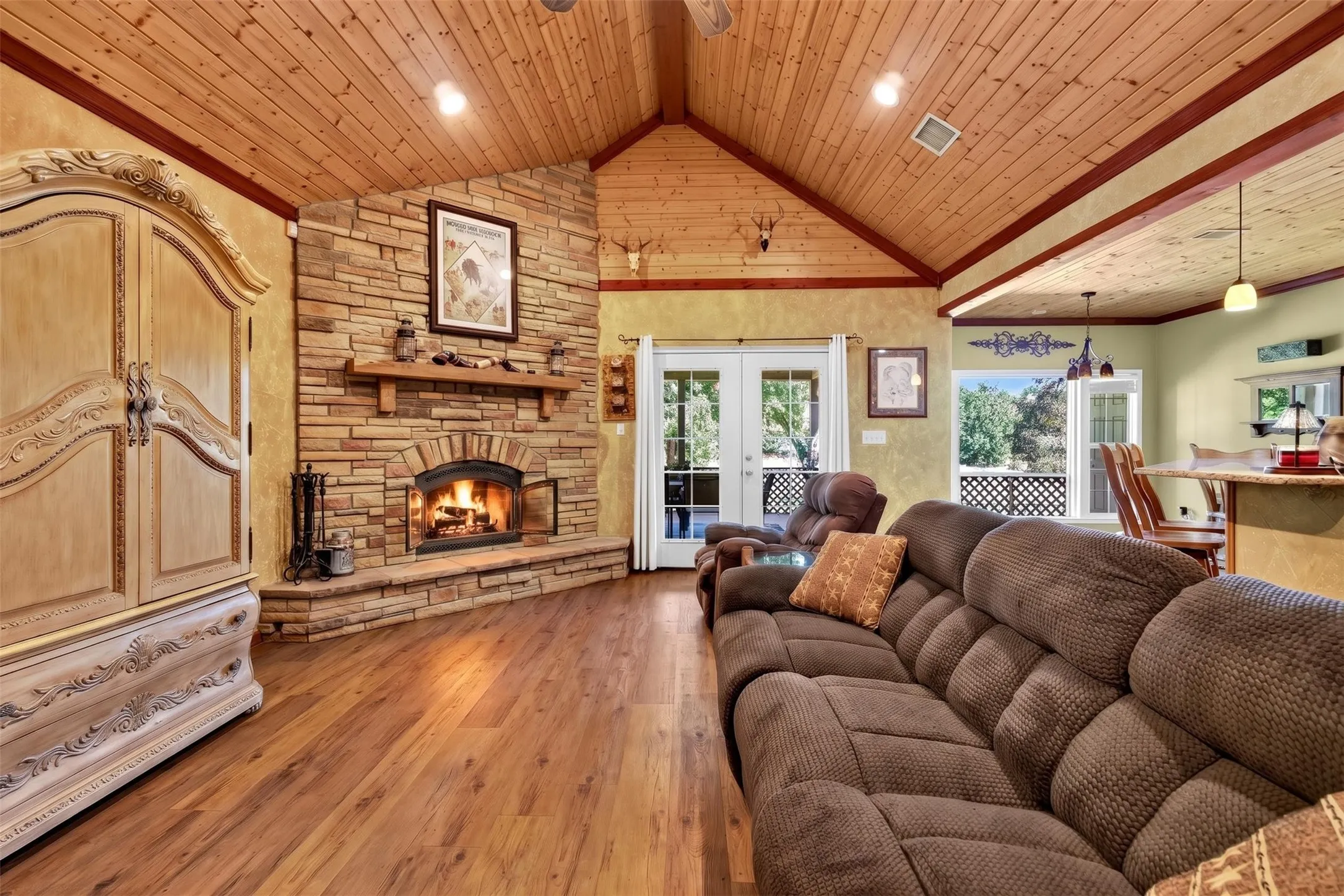 Farm For Sale in Anderson County , 15367 S State Highway 19, Elkhart, Texas 75839, 4 Bedroom, 3 Bathroom, Garage spaces, 2,940 Sqft, built in 2006, mls#21408930, Real Estate Agent in Elkhart, Homes For Sale in Anderson county, Homes For Sale in Elkhart, Realtor in Elkhart Texas, Real Estate Brokerage Independent Realty Texas, Luminita Cordes Realtor