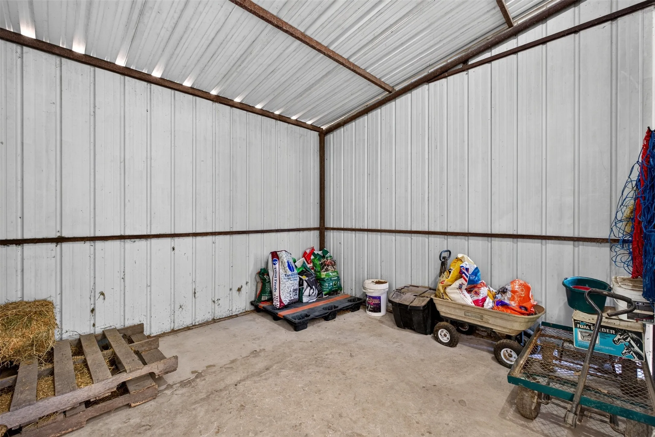 Farm For Sale in Anderson County , 15367 S State Highway 19, Elkhart, Texas 75839, 4 Bedroom, 3 Bathroom, Garage spaces, 2,940 Sqft, built in 2006, mls#21408930, Real Estate Agent in Elkhart, Homes For Sale in Anderson county, Homes For Sale in Elkhart, Realtor in Elkhart Texas, Real Estate Brokerage Independent Realty Texas, Luminita Cordes Realtor