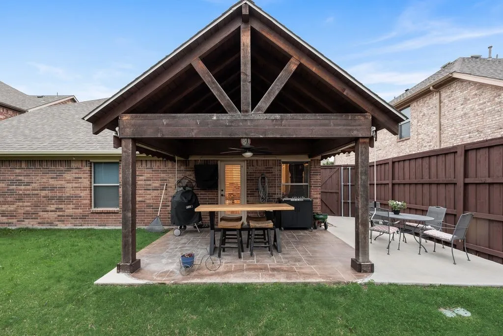 Single Family Residence For Sale in Tarrant County , 1705 Grand Meadows Drive, Keller, Texas 76248, 3 Bedroom, 2 Bathroom, 2 Garage spaces, 2,816 Sqft, built in 2009, mls#21409109, Real Estate Agent in Keller, Homes For Sale in Tarrant county, Homes For Sale in Keller, Realtor in Keller Texas, Real Estate Brokerage Independent Realty Texas, Luminita Cordes Realtor