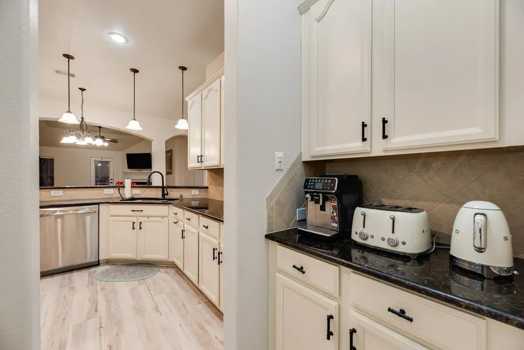 Single Family Residence For Sale in Tarrant County , 1705 Grand Meadows Drive, Keller, Texas 76248, 3 Bedroom, 2 Bathroom, 2 Garage spaces, 2,816 Sqft, built in 2009, mls#21409109, Real Estate Agent in Keller, Homes For Sale in Tarrant county, Homes For Sale in Keller, Realtor in Keller Texas, Real Estate Brokerage Independent Realty Texas, Luminita Cordes Realtor
