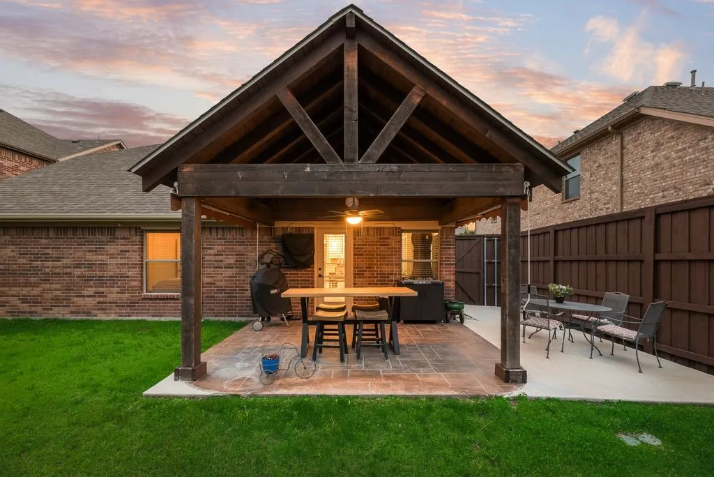 Single Family Residence For Sale in Tarrant County , 1705 Grand Meadows Drive, Keller, Texas 76248, 3 Bedroom, 2 Bathroom, 2 Garage spaces, 2,816 Sqft, built in 2009, mls#21409109, Real Estate Agent in Keller, Homes For Sale in Tarrant county, Homes For Sale in Keller, Realtor in Keller Texas, Real Estate Brokerage Independent Realty Texas, Luminita Cordes Realtor