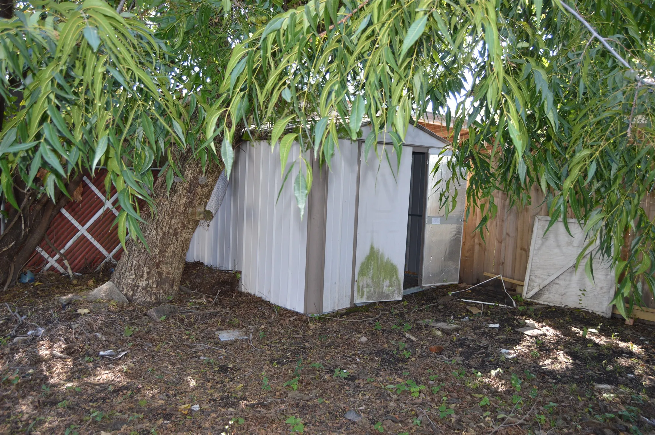 Single Family Residence For Rent in Hunt County , 1613 Jones Street, Greenville, Texas 75401, 3 Bedroom, 2 Bathroom, 2 Garage spaces, 1,346 Sqft, built in 1940, mls#21409116, Real Estate Agent in Greenville, Homes For Rent in Hunt county, Homes For Rent in Greenville, Realtor in Greenville Texas, Real Estate Brokerage Independent Realty Texas, Luminita Cordes Realtor