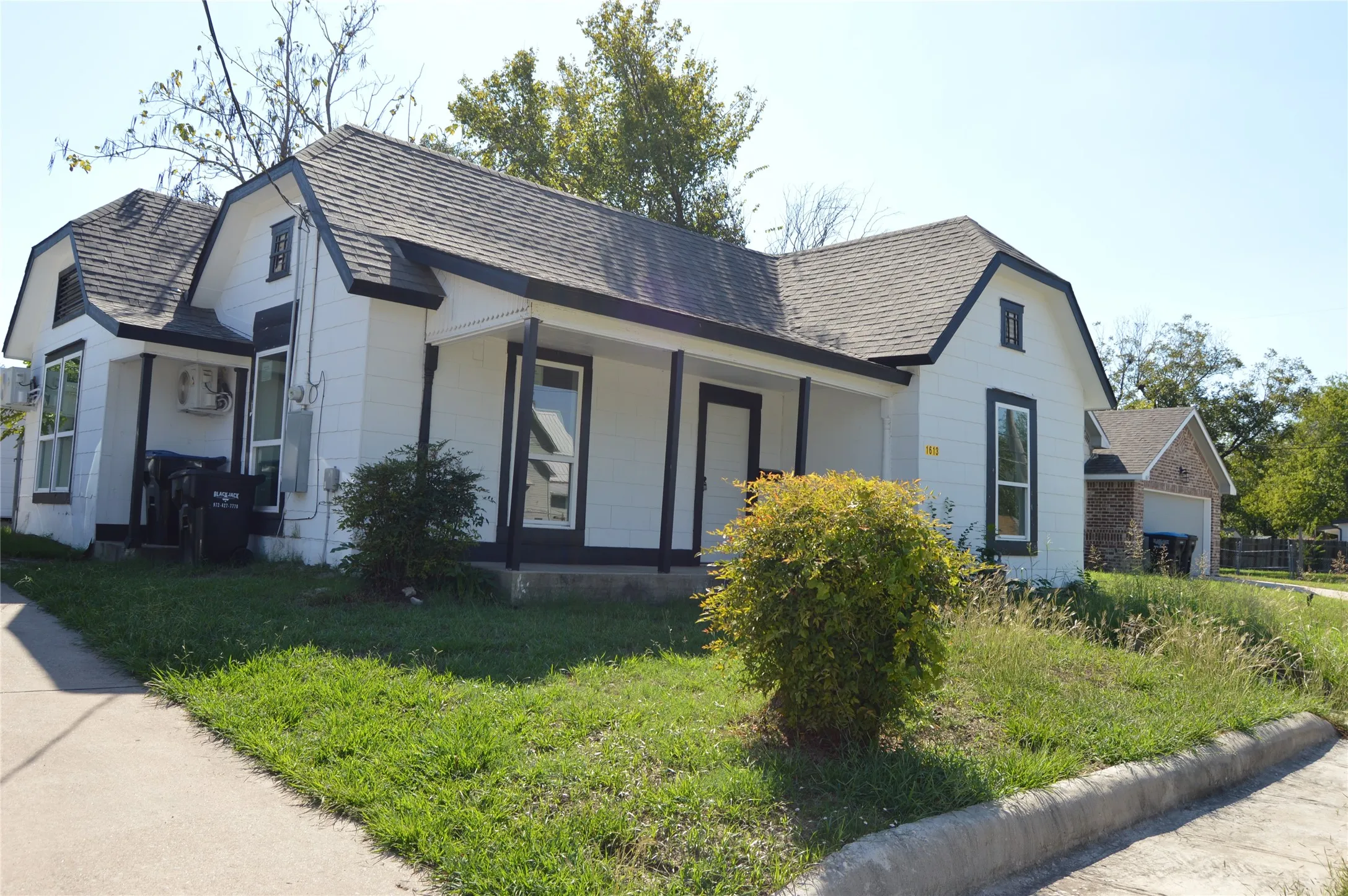 Single Family Residence For Rent in Hunt County , 1613 Jones Street, Greenville, Texas 75401, 3 Bedroom, 2 Bathroom, 2 Garage spaces, 1,346 Sqft, built in 1940, mls#21409116, Real Estate Agent in Greenville, Homes For Rent in Hunt county, Homes For Rent in Greenville, Realtor in Greenville Texas, Real Estate Brokerage Independent Realty Texas, Luminita Cordes Realtor