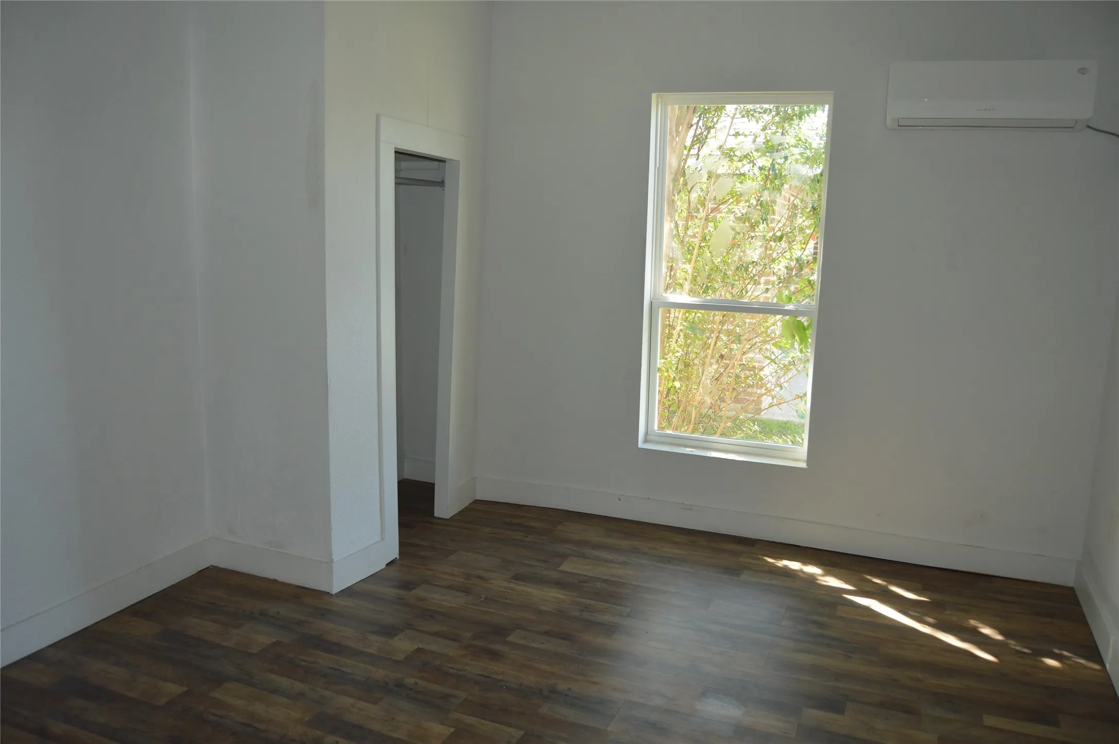 Single Family Residence For Rent in Hunt County , 1613 Jones Street, Greenville, Texas 75401, 3 Bedroom, 2 Bathroom, 2 Garage spaces, 1,346 Sqft, built in 1940, mls#21409116, Real Estate Agent in Greenville, Homes For Rent in Hunt county, Homes For Rent in Greenville, Realtor in Greenville Texas, Real Estate Brokerage Independent Realty Texas, Luminita Cordes Realtor