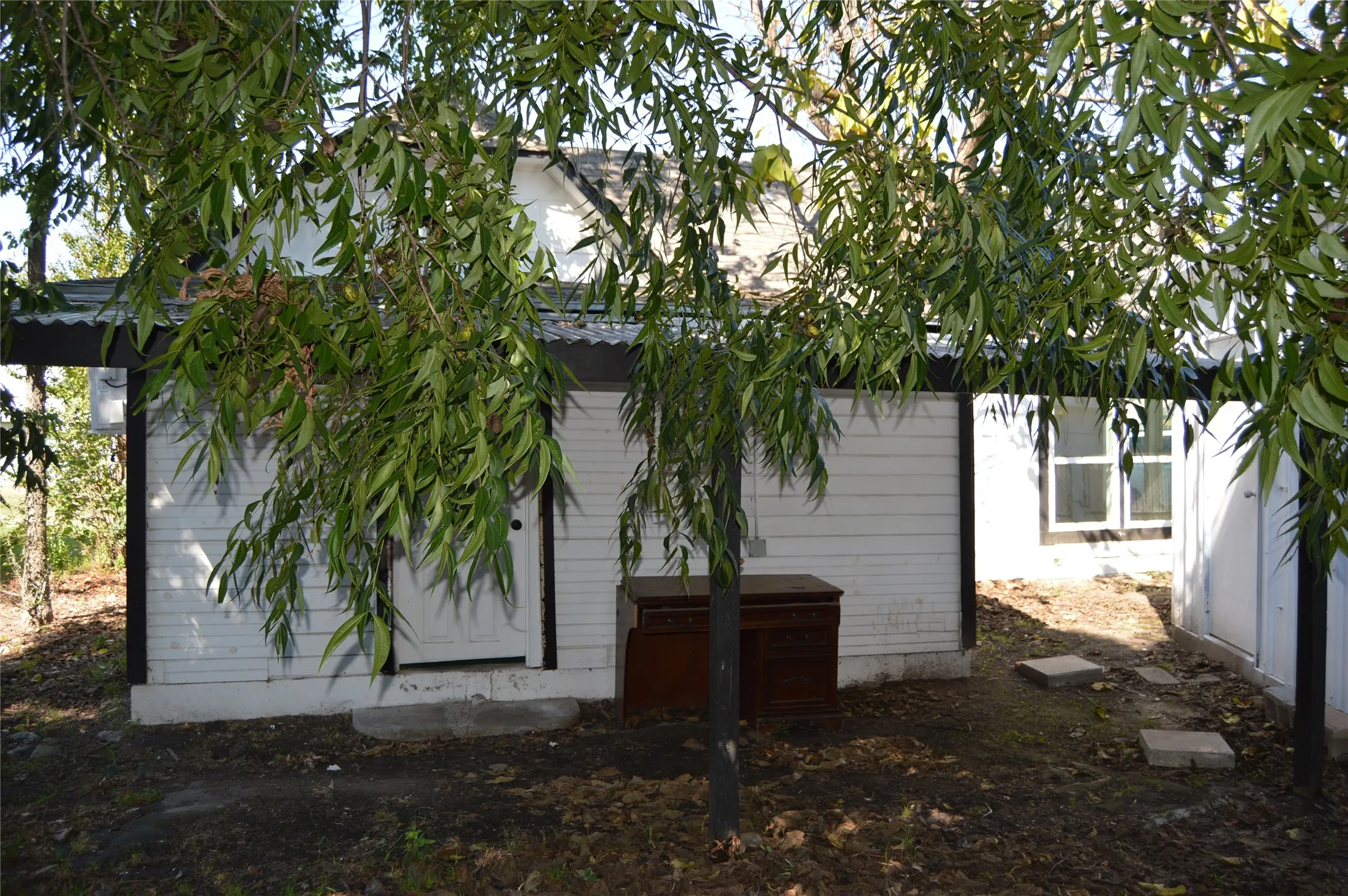 Single Family Residence For Rent in Hunt County , 1613 Jones Street, Greenville, Texas 75401, 3 Bedroom, 2 Bathroom, 2 Garage spaces, 1,346 Sqft, built in 1940, mls#21409116, Real Estate Agent in Greenville, Homes For Rent in Hunt county, Homes For Rent in Greenville, Realtor in Greenville Texas, Real Estate Brokerage Independent Realty Texas, Luminita Cordes Realtor