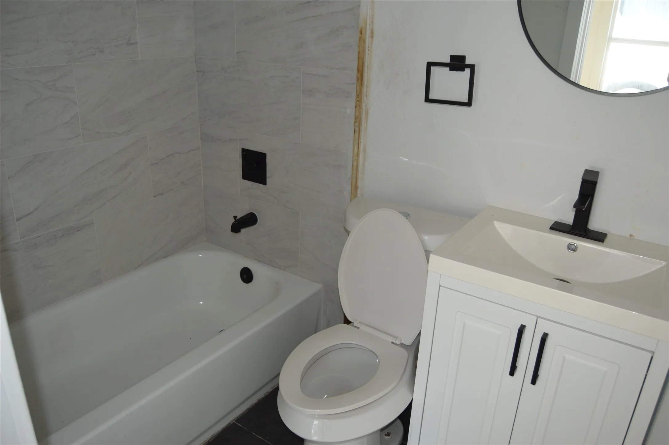 Single Family Residence For Rent in Hunt County , 1613 Jones Street, Greenville, Texas 75401, 3 Bedroom, 2 Bathroom, 2 Garage spaces, 1,346 Sqft, built in 1940, mls#21409116, Real Estate Agent in Greenville, Homes For Rent in Hunt county, Homes For Rent in Greenville, Realtor in Greenville Texas, Real Estate Brokerage Independent Realty Texas, Luminita Cordes Realtor