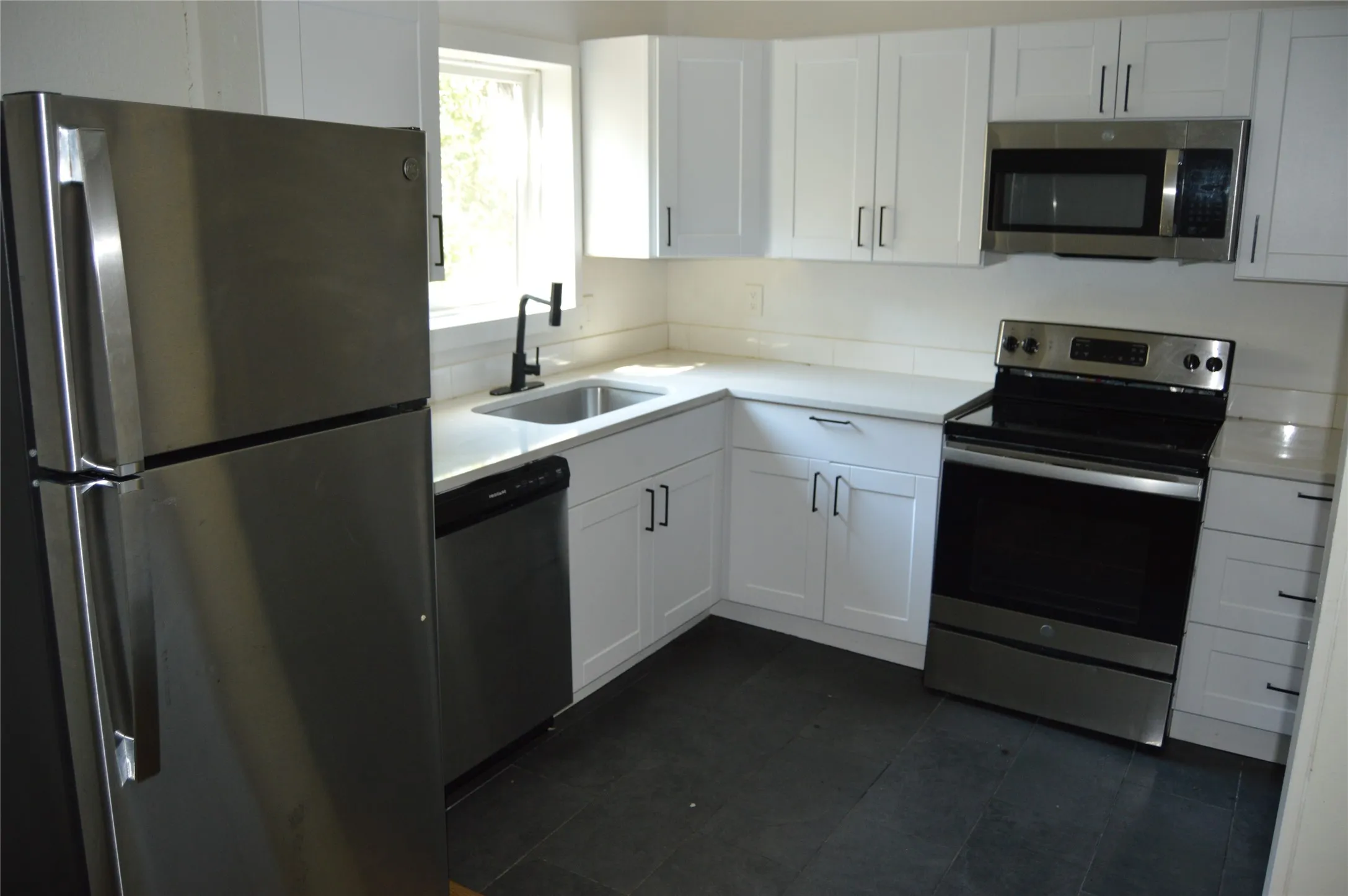 Single Family Residence For Rent in Hunt County , 1613 Jones Street, Greenville, Texas 75401, 3 Bedroom, 2 Bathroom, 2 Garage spaces, 1,346 Sqft, built in 1940, mls#21409116, Real Estate Agent in Greenville, Homes For Rent in Hunt county, Homes For Rent in Greenville, Realtor in Greenville Texas, Real Estate Brokerage Independent Realty Texas, Luminita Cordes Realtor