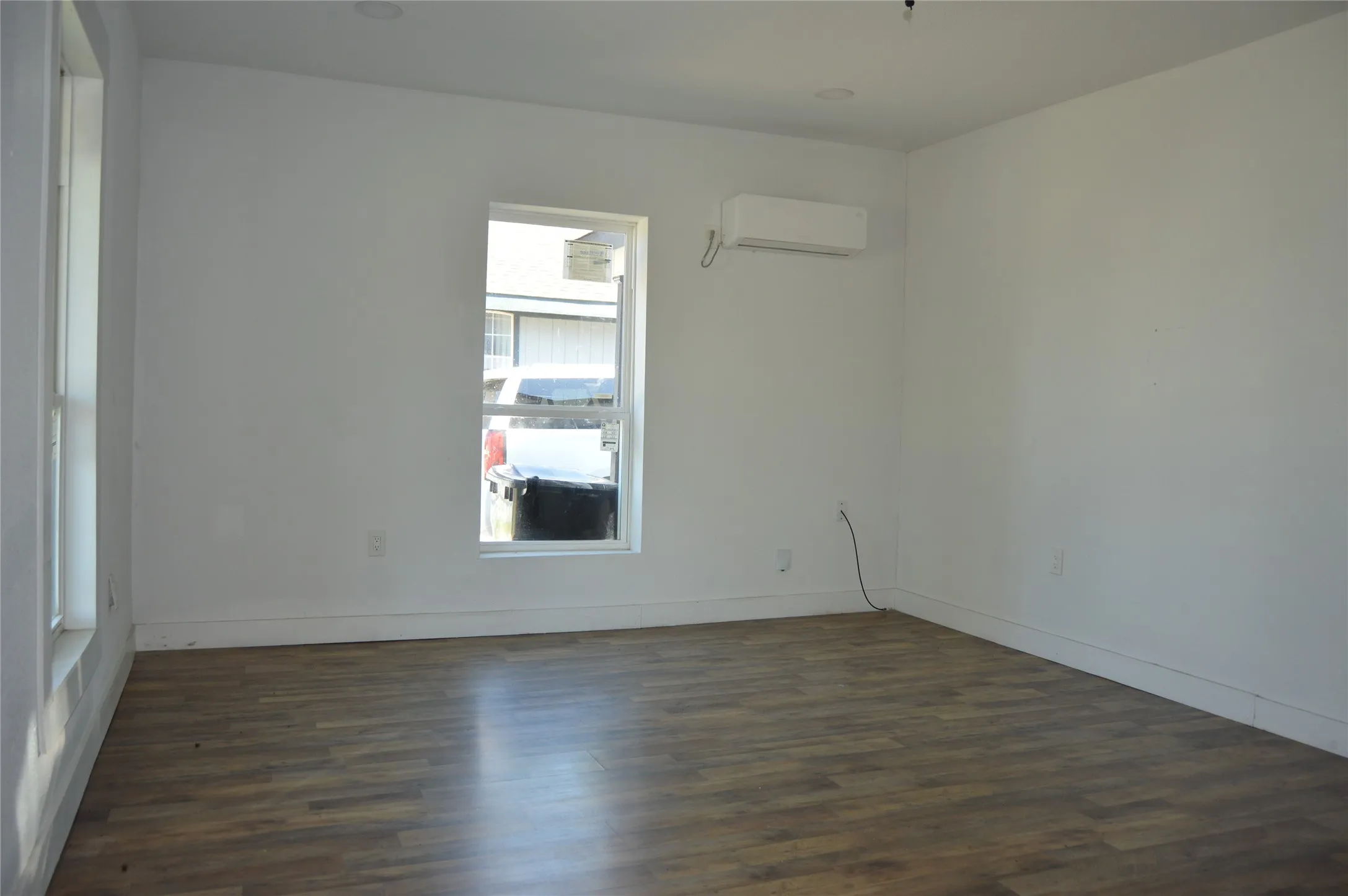 Single Family Residence For Rent in Hunt County , 1613 Jones Street, Greenville, Texas 75401, 3 Bedroom, 2 Bathroom, 2 Garage spaces, 1,346 Sqft, built in 1940, mls#21409116, Real Estate Agent in Greenville, Homes For Rent in Hunt county, Homes For Rent in Greenville, Realtor in Greenville Texas, Real Estate Brokerage Independent Realty Texas, Luminita Cordes Realtor