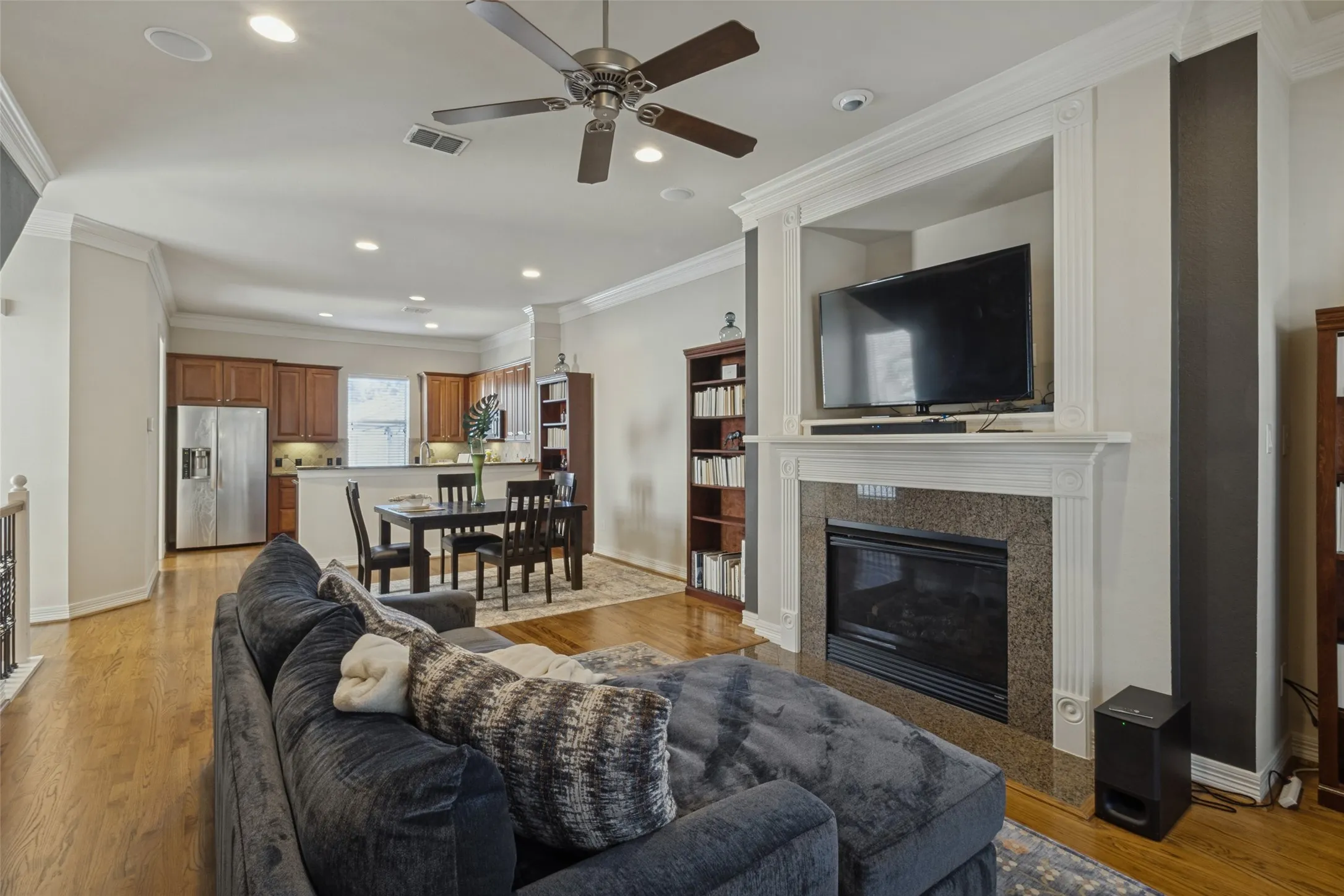 Townhouse For Sale in Dallas County , 3704 Wycliff Avenue 7, Dallas, Texas 75219, 2 Bedroom, 3 Bathroom, 2 Garage spaces, 2,080 Sqft, built in 2006, mls#21407636, Real Estate Agent in Dallas, Homes For Sale in Dallas county, Homes For Sale in Dallas, Realtor in Dallas Texas, Real Estate Brokerage Independent Realty Texas, Luminita Cordes Realtor
