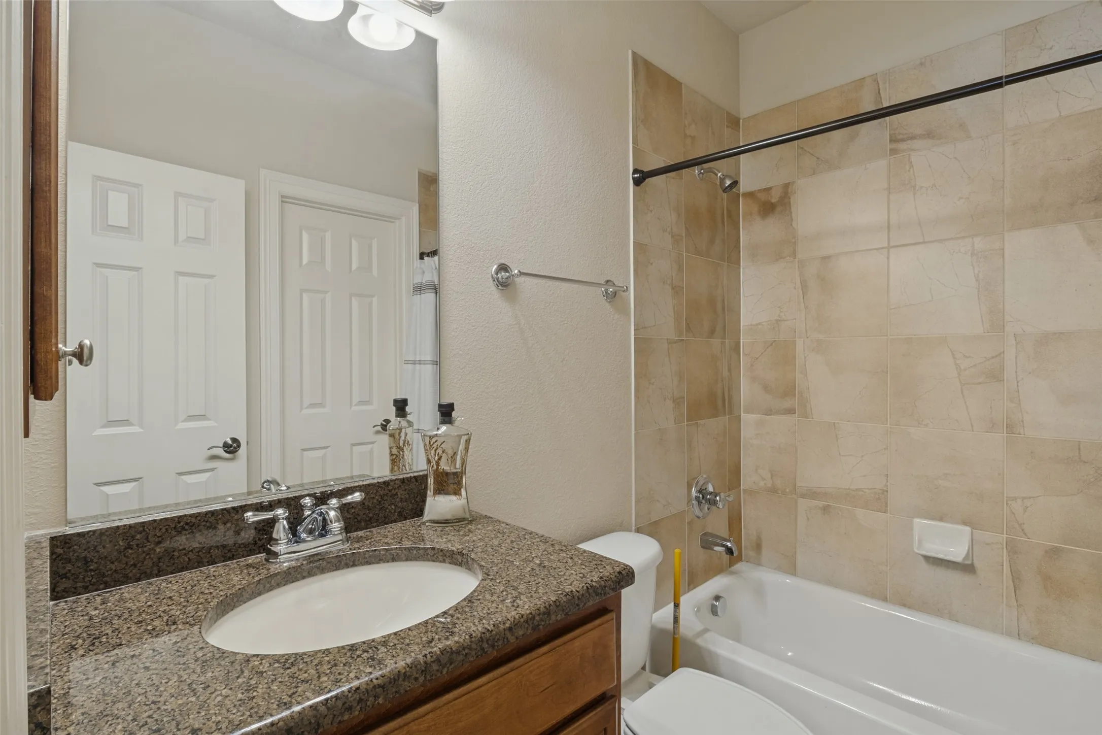 Townhouse For Sale in Dallas County , 3704 Wycliff Avenue 7, Dallas, Texas 75219, 2 Bedroom, 3 Bathroom, 2 Garage spaces, 2,080 Sqft, built in 2006, mls#21407636, Real Estate Agent in Dallas, Homes For Sale in Dallas county, Homes For Sale in Dallas, Realtor in Dallas Texas, Real Estate Brokerage Independent Realty Texas, Luminita Cordes Realtor