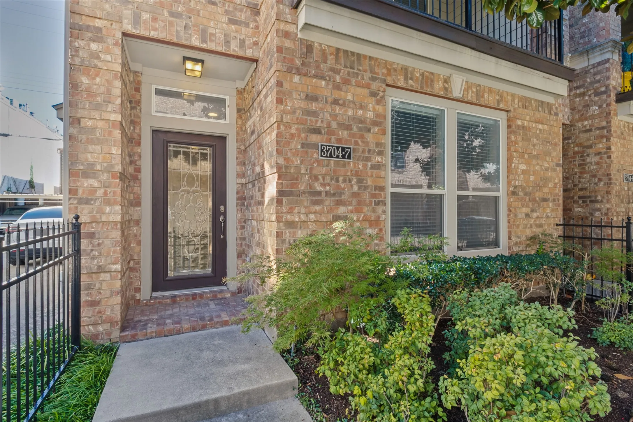 Townhouse For Sale in Dallas County , 3704 Wycliff Avenue 7, Dallas, Texas 75219, 2 Bedroom, 3 Bathroom, 2 Garage spaces, 2,080 Sqft, built in 2006, mls#21407636, Real Estate Agent in Dallas, Homes For Sale in Dallas county, Homes For Sale in Dallas, Realtor in Dallas Texas, Real Estate Brokerage Independent Realty Texas, Luminita Cordes Realtor