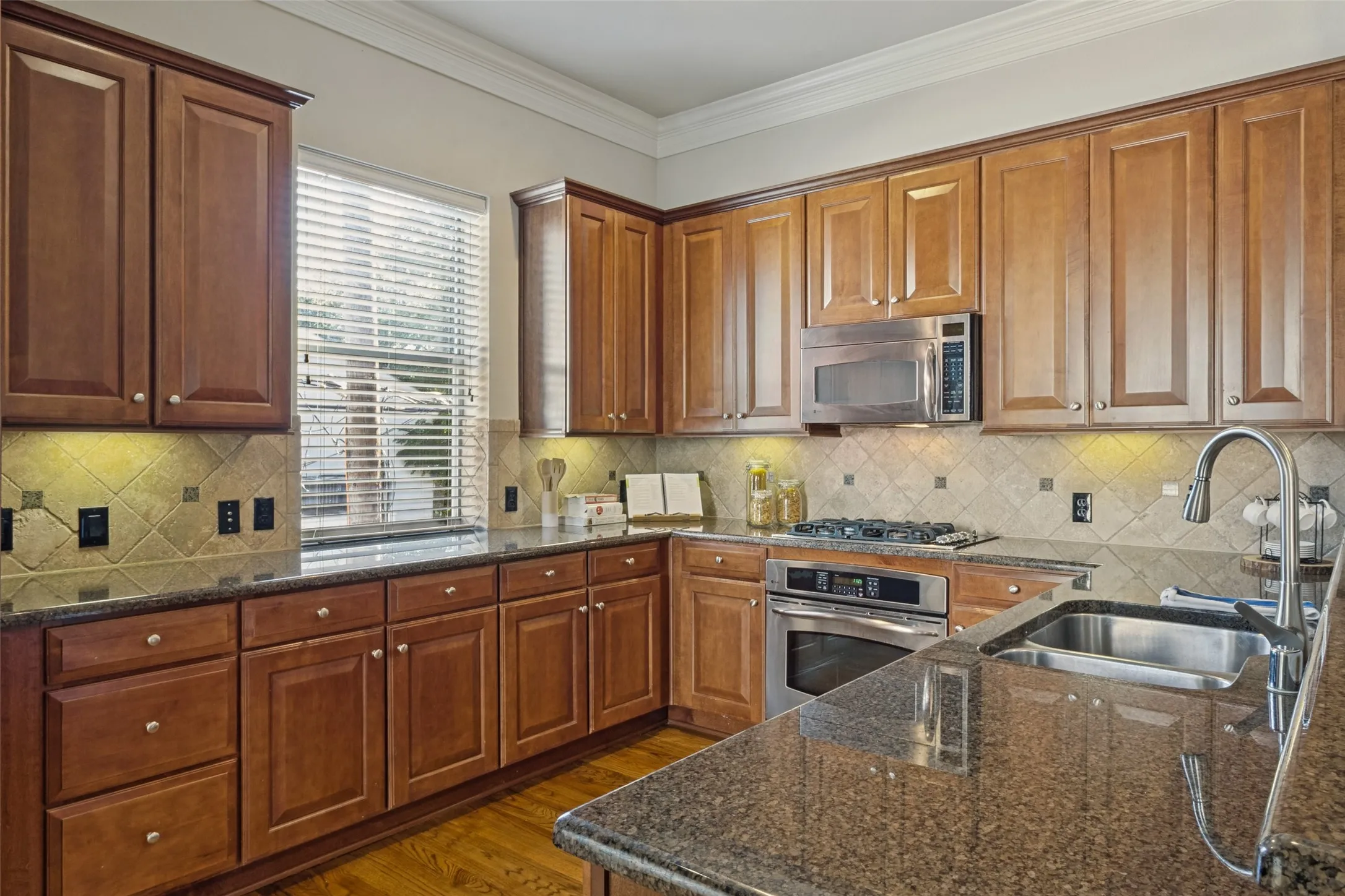Townhouse For Sale in Dallas County , 3704 Wycliff Avenue 7, Dallas, Texas 75219, 2 Bedroom, 3 Bathroom, 2 Garage spaces, 2,080 Sqft, built in 2006, mls#21407636, Real Estate Agent in Dallas, Homes For Sale in Dallas county, Homes For Sale in Dallas, Realtor in Dallas Texas, Real Estate Brokerage Independent Realty Texas, Luminita Cordes Realtor