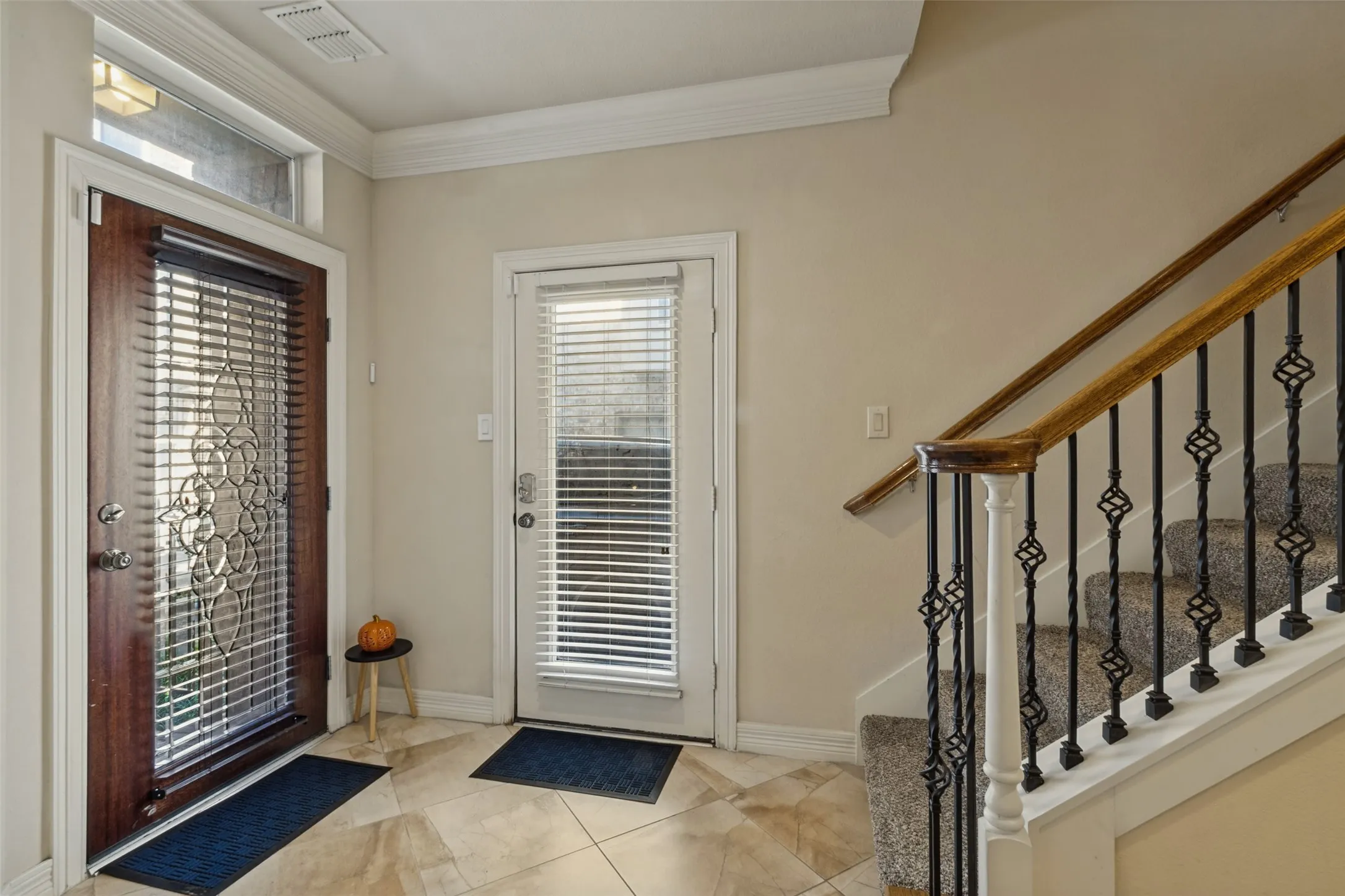 Townhouse For Sale in Dallas County , 3704 Wycliff Avenue 7, Dallas, Texas 75219, 2 Bedroom, 3 Bathroom, 2 Garage spaces, 2,080 Sqft, built in 2006, mls#21407636, Real Estate Agent in Dallas, Homes For Sale in Dallas county, Homes For Sale in Dallas, Realtor in Dallas Texas, Real Estate Brokerage Independent Realty Texas, Luminita Cordes Realtor
