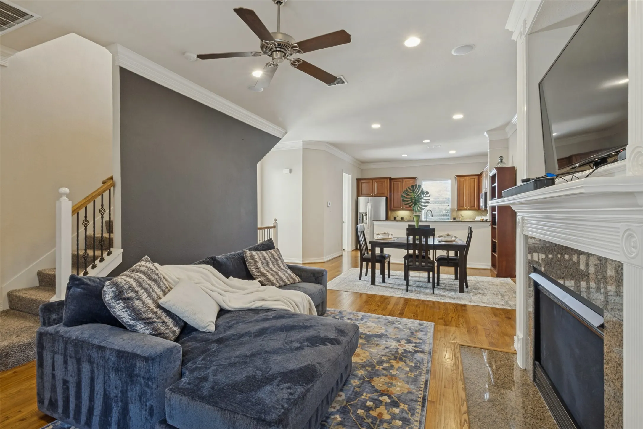 Townhouse For Sale in Dallas County , 3704 Wycliff Avenue 7, Dallas, Texas 75219, 2 Bedroom, 3 Bathroom, 2 Garage spaces, 2,080 Sqft, built in 2006, mls#21407636, Real Estate Agent in Dallas, Homes For Sale in Dallas county, Homes For Sale in Dallas, Realtor in Dallas Texas, Real Estate Brokerage Independent Realty Texas, Luminita Cordes Realtor