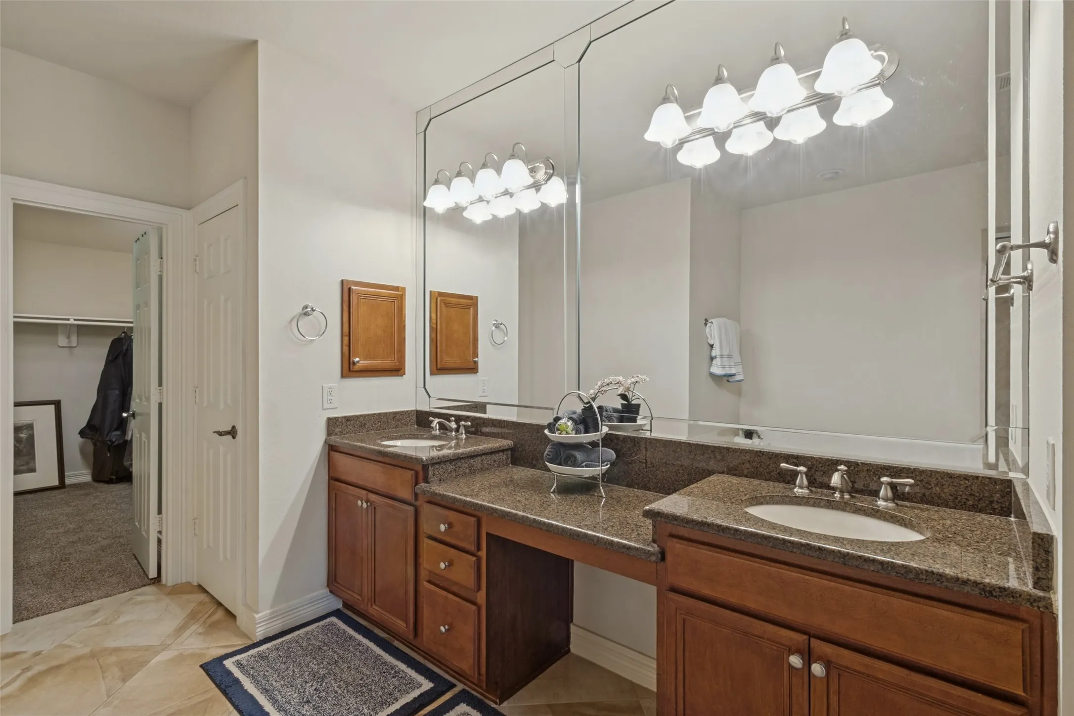 Townhouse For Sale in Dallas County , 3704 Wycliff Avenue 7, Dallas, Texas 75219, 2 Bedroom, 3 Bathroom, 2 Garage spaces, 2,080 Sqft, built in 2006, mls#21407636, Real Estate Agent in Dallas, Homes For Sale in Dallas county, Homes For Sale in Dallas, Realtor in Dallas Texas, Real Estate Brokerage Independent Realty Texas, Luminita Cordes Realtor