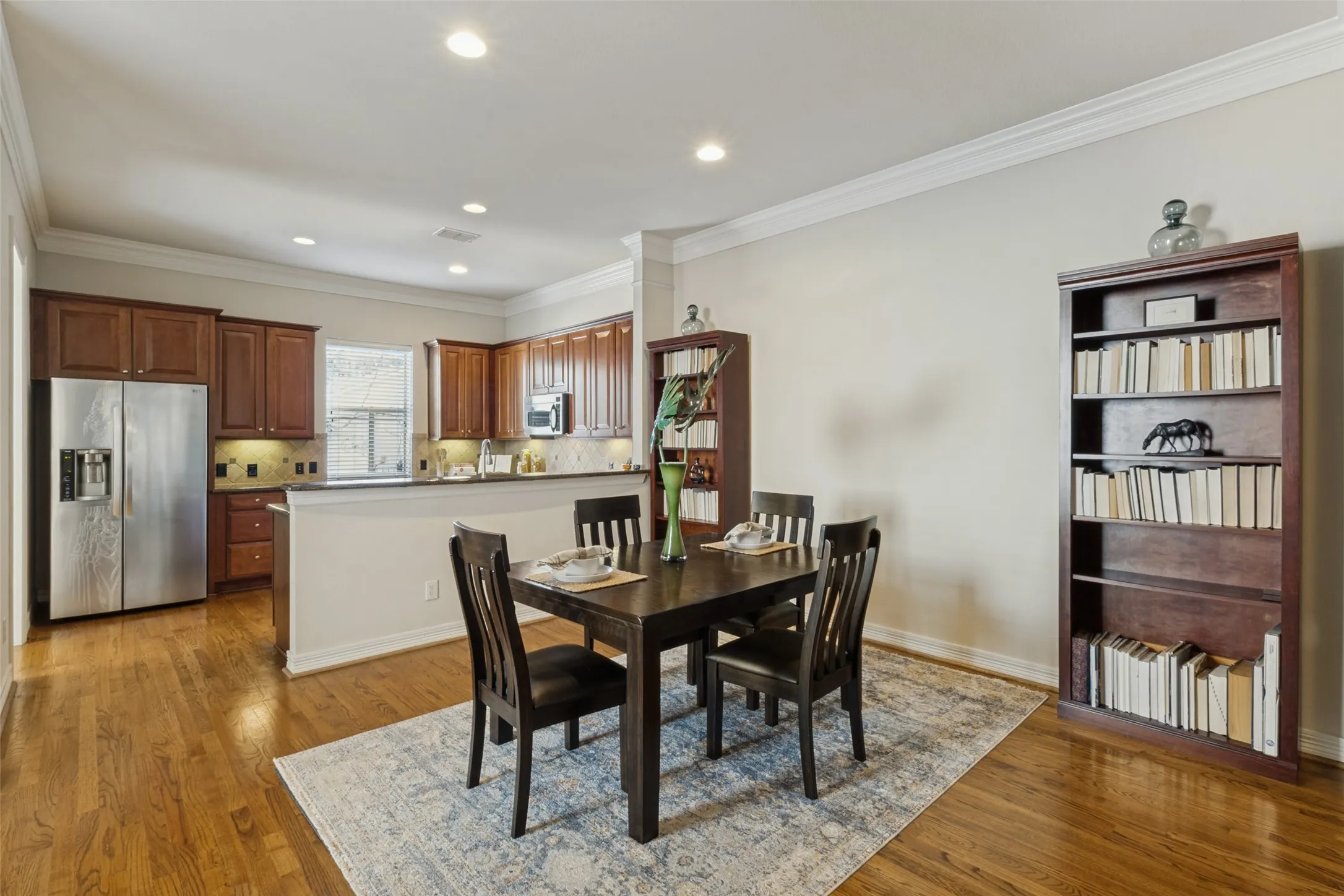 Townhouse For Sale in Dallas County , 3704 Wycliff Avenue 7, Dallas, Texas 75219, 2 Bedroom, 3 Bathroom, 2 Garage spaces, 2,080 Sqft, built in 2006, mls#21407636, Real Estate Agent in Dallas, Homes For Sale in Dallas county, Homes For Sale in Dallas, Realtor in Dallas Texas, Real Estate Brokerage Independent Realty Texas, Luminita Cordes Realtor