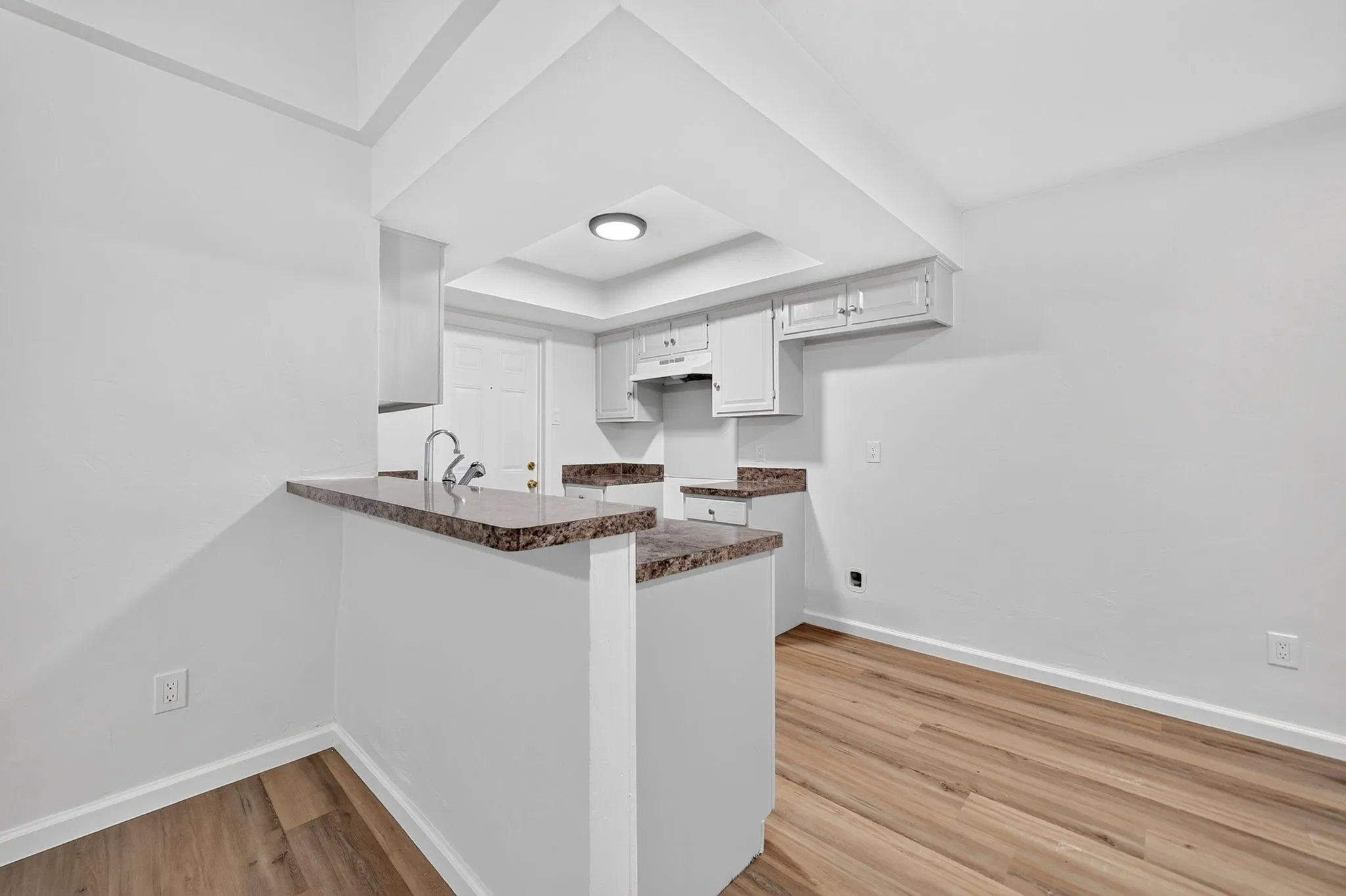 Single Family Residence For Sale in Denton County , 2127 Versailles Drive, Carrollton, Texas 75007, 3 Bedroom, 2 Bathroom, 2 Garage spaces, 1,288 Sqft, built in 1969, mls#21409123, Real Estate Agent in Carrollton, Homes For Sale in Denton county, Homes For Sale in Carrollton, Realtor in Carrollton Texas, Real Estate Brokerage Independent Realty Texas, Luminita Cordes Realtor
