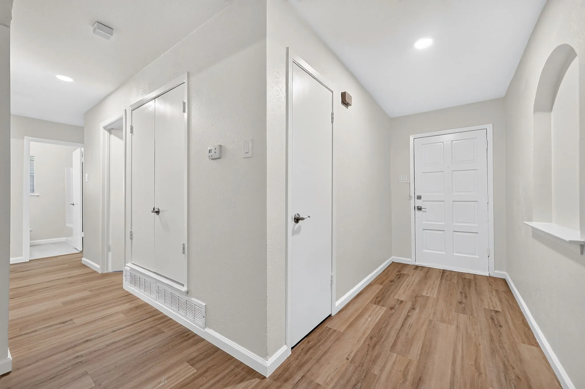 Single Family Residence For Sale in Denton County , 2127 Versailles Drive, Carrollton, Texas 75007, 3 Bedroom, 2 Bathroom, 2 Garage spaces, 1,288 Sqft, built in 1969, mls#21409123, Real Estate Agent in Carrollton, Homes For Sale in Denton county, Homes For Sale in Carrollton, Realtor in Carrollton Texas, Real Estate Brokerage Independent Realty Texas, Luminita Cordes Realtor