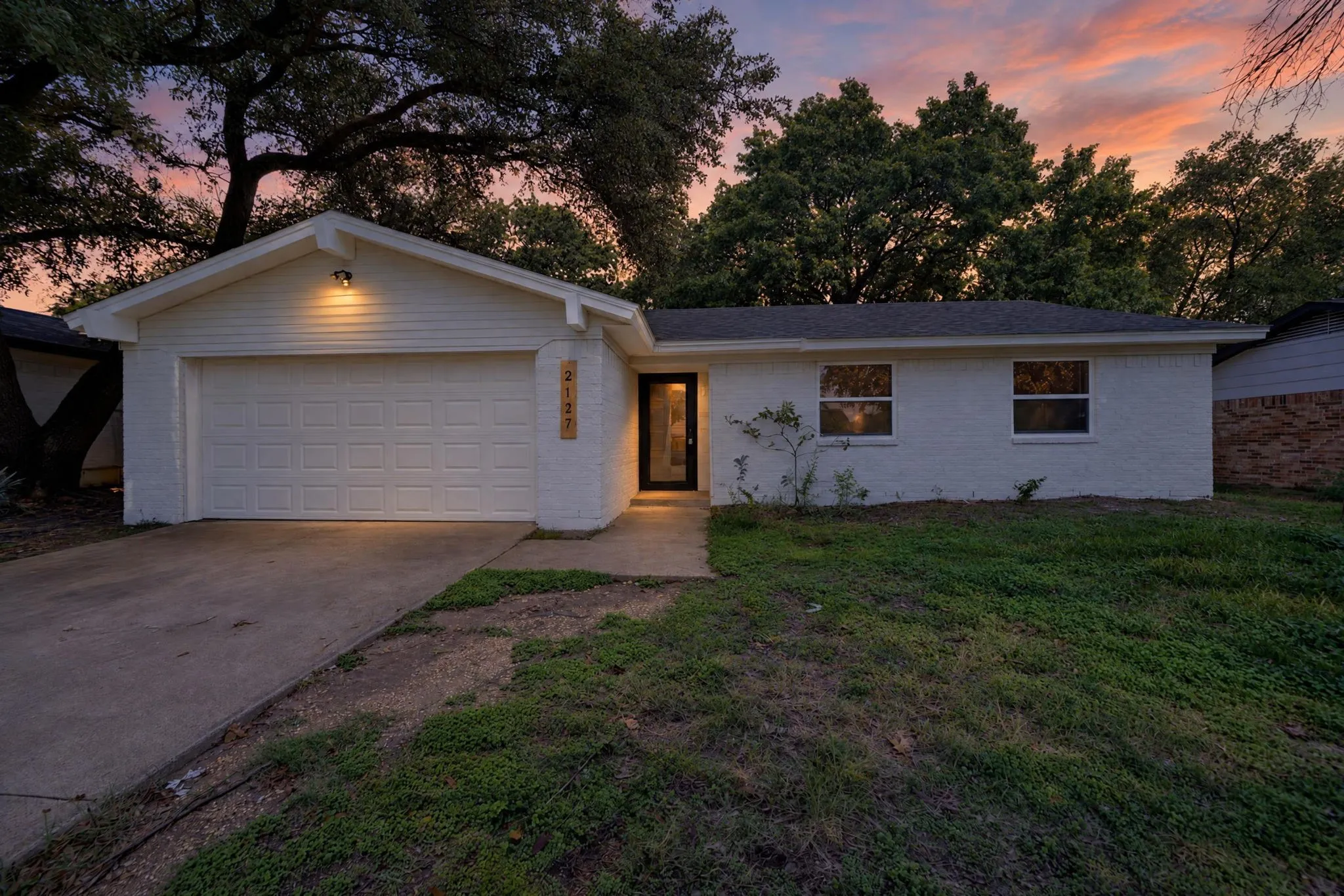 Single Family Residence For Sale in Denton County , 2127 Versailles Drive, Carrollton, Texas 75007, 3 Bedroom, 2 Bathroom, 2 Garage spaces, 1,288 Sqft, built in 1969, mls#21409123, Real Estate Agent in Carrollton, Homes For Sale in Denton county, Homes For Sale in Carrollton, Realtor in Carrollton Texas, Real Estate Brokerage Independent Realty Texas, Luminita Cordes Realtor