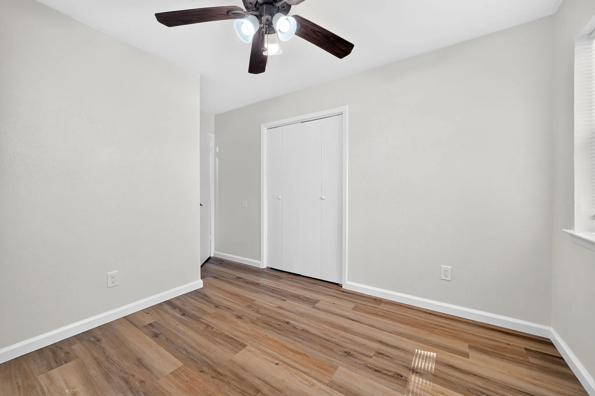 Single Family Residence For Sale in Denton County , 2127 Versailles Drive, Carrollton, Texas 75007, 3 Bedroom, 2 Bathroom, 2 Garage spaces, 1,288 Sqft, built in 1969, mls#21409123, Real Estate Agent in Carrollton, Homes For Sale in Denton county, Homes For Sale in Carrollton, Realtor in Carrollton Texas, Real Estate Brokerage Independent Realty Texas, Luminita Cordes Realtor